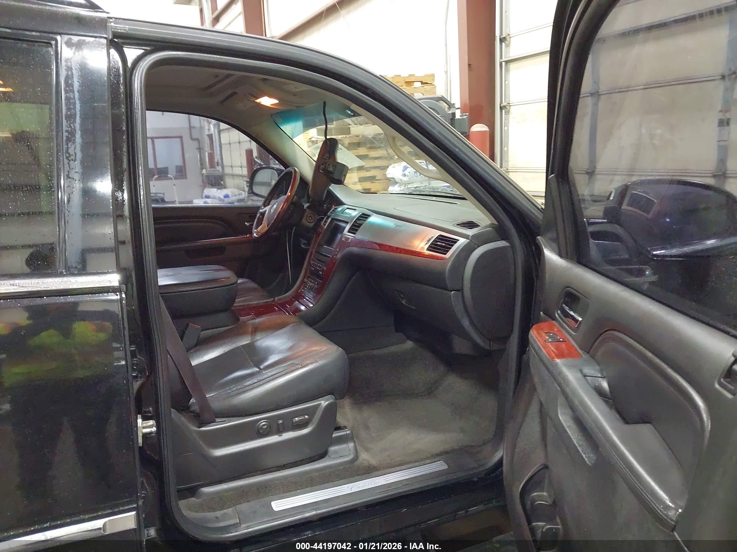 CADILLAC ESCALADE image 5