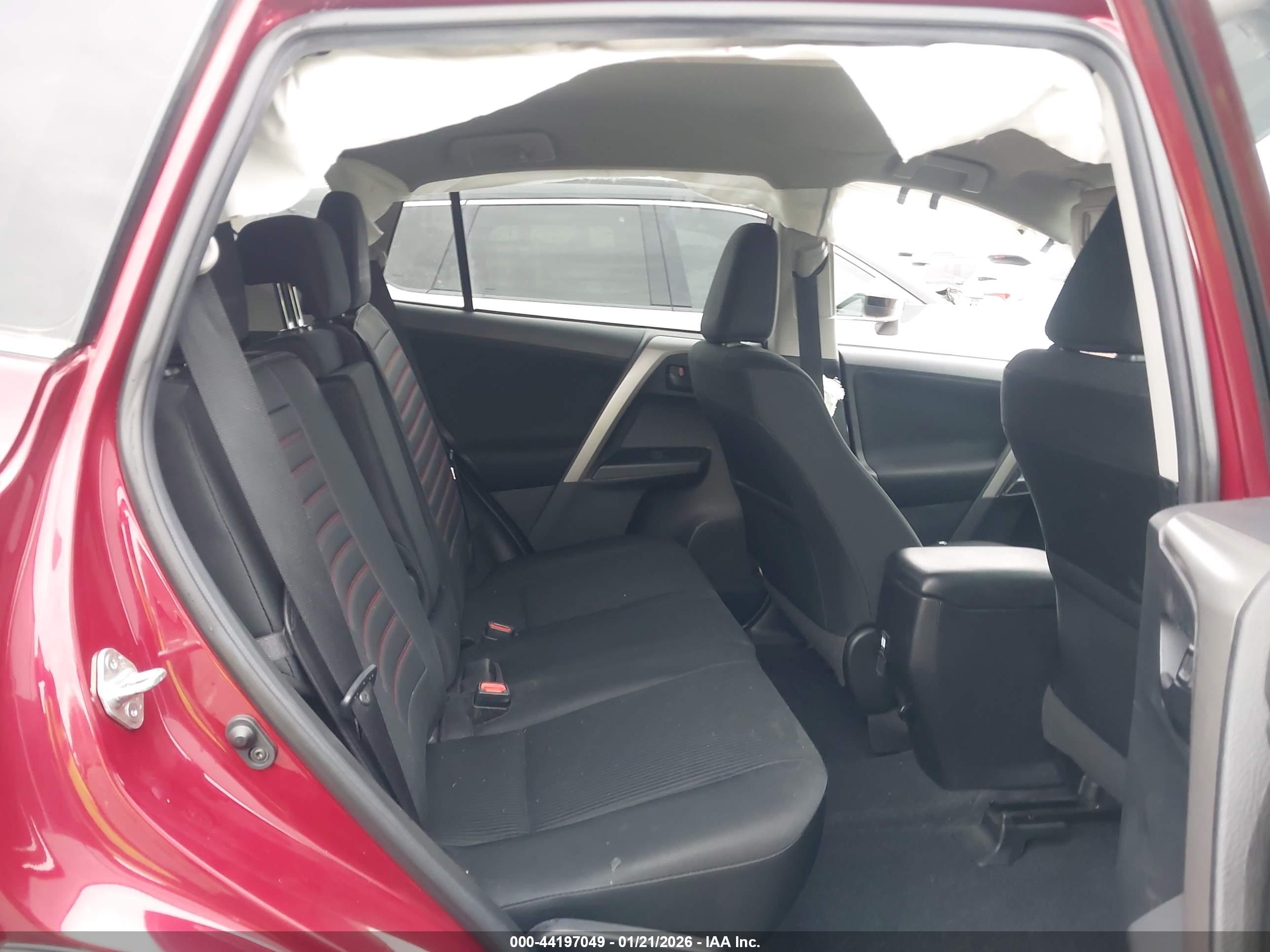 TOYOTA RAV4 image 8