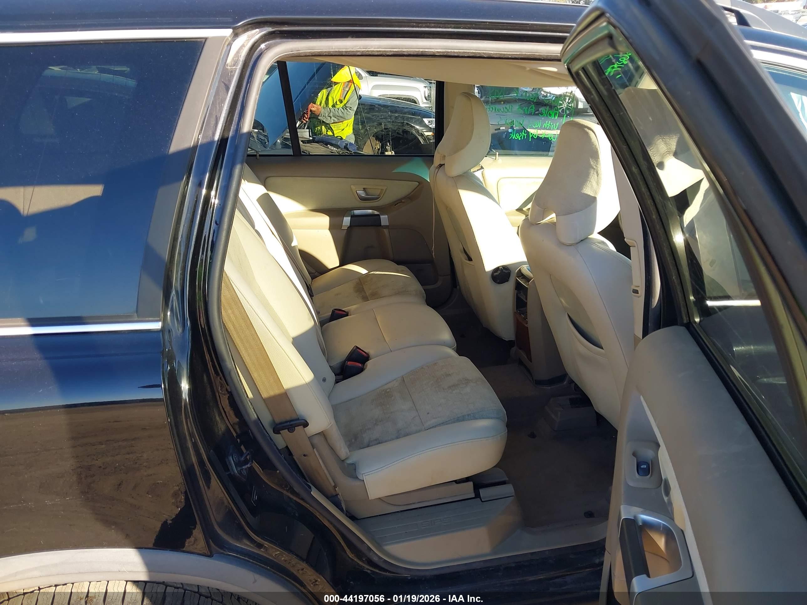 VOLVO XC90 image 8