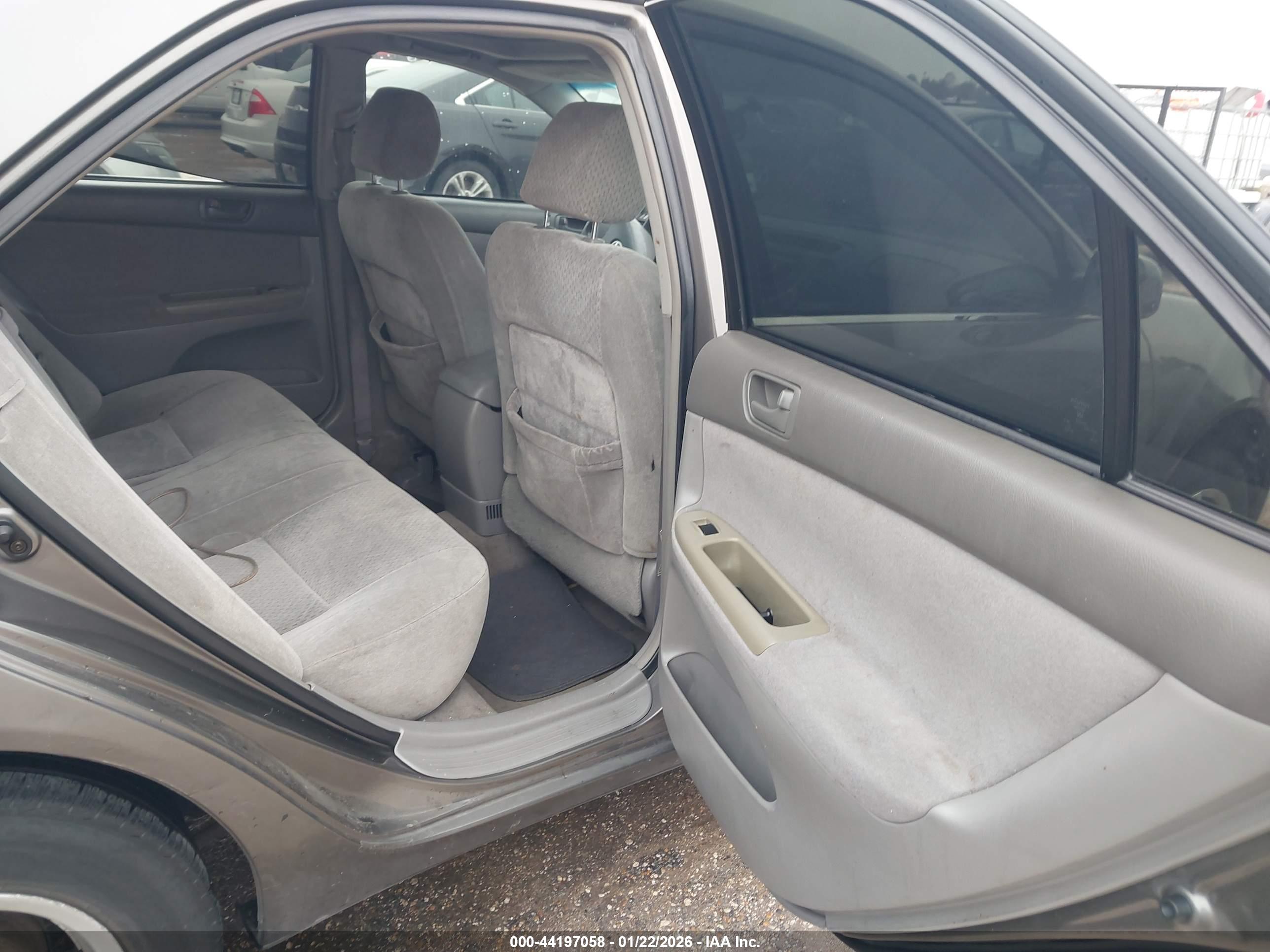 TOYOTA CAMRY image 8