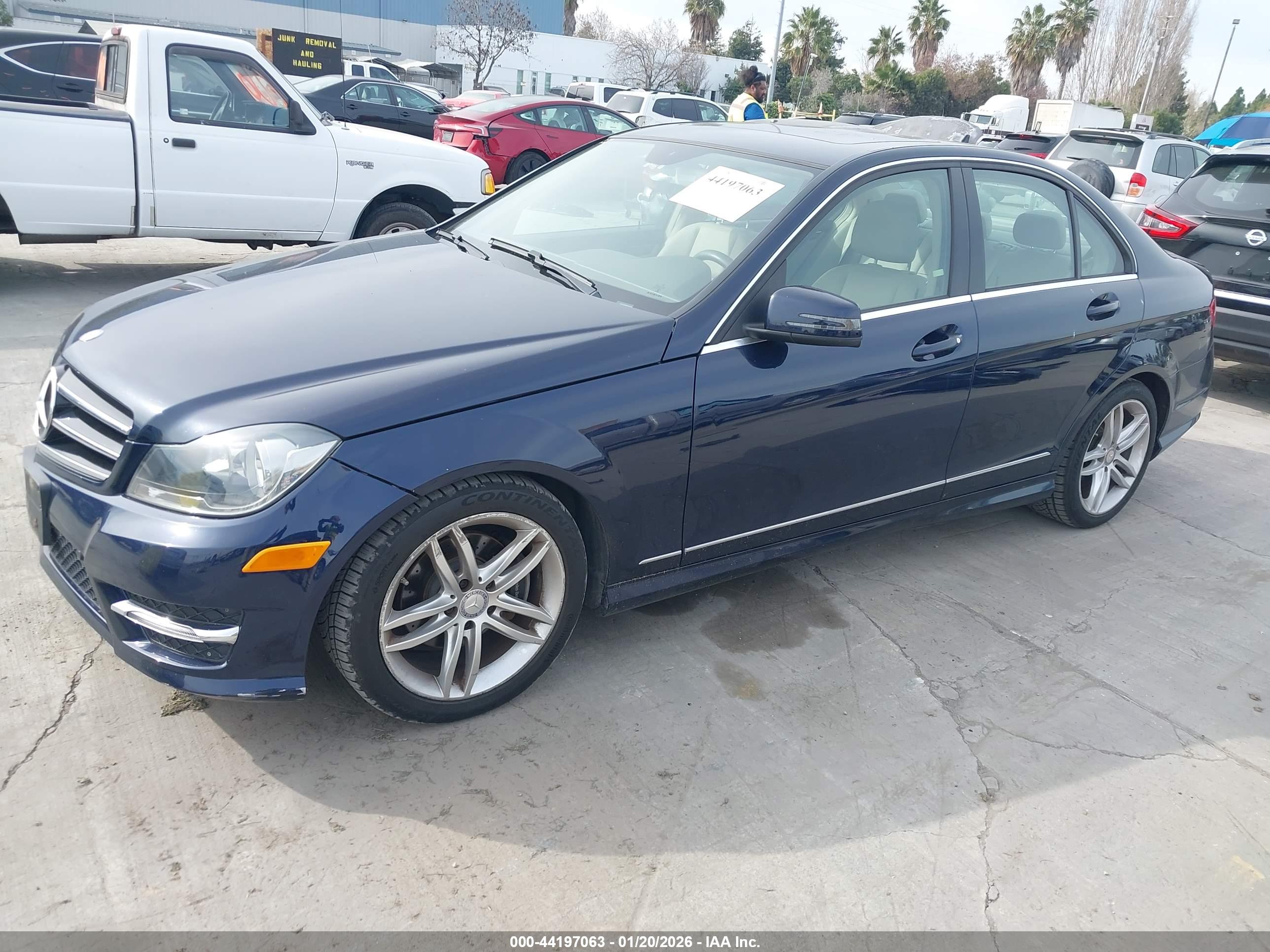 MERCEDES-BENZ C-CLASS image 2