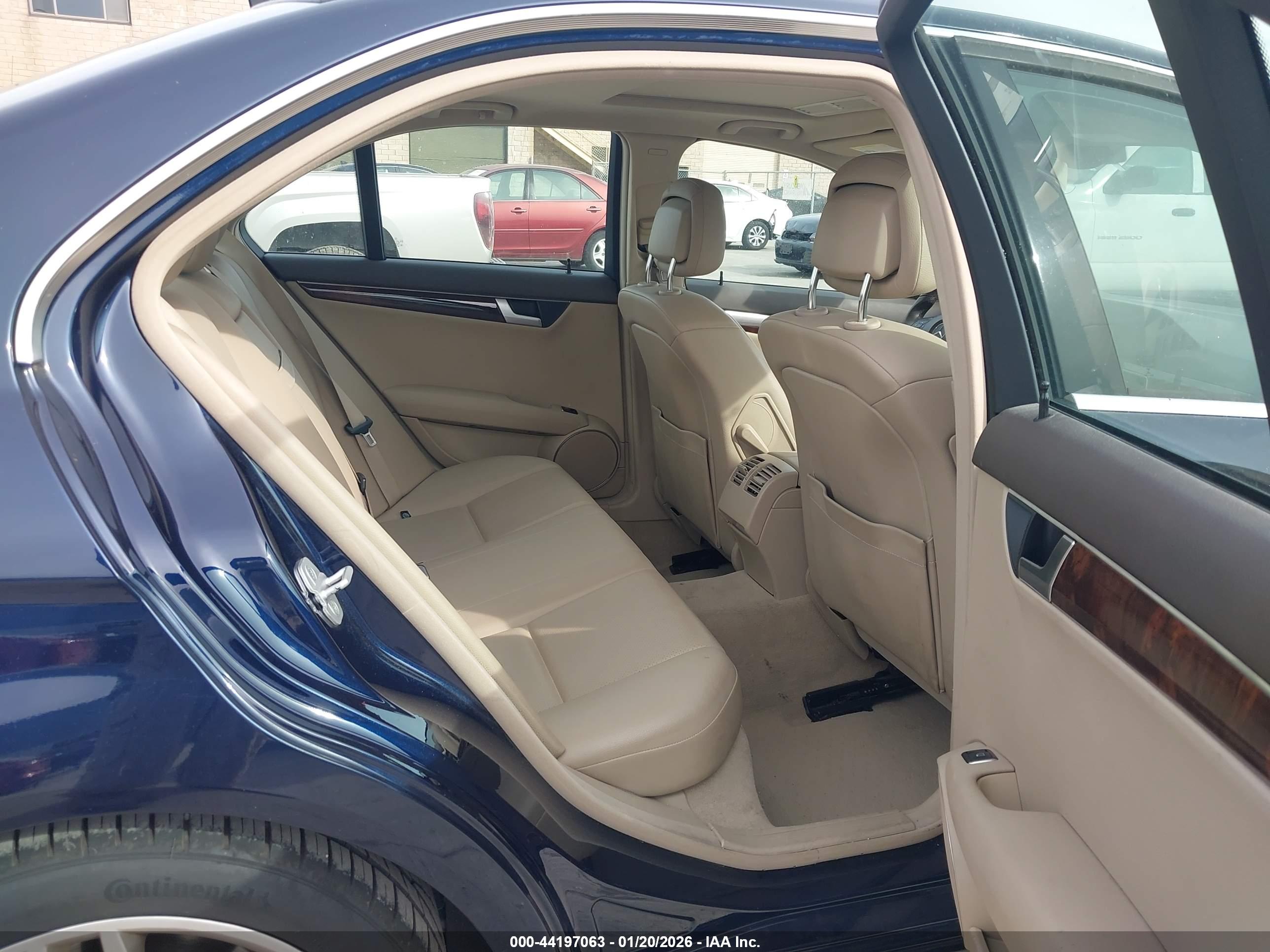 MERCEDES-BENZ C-CLASS image 8