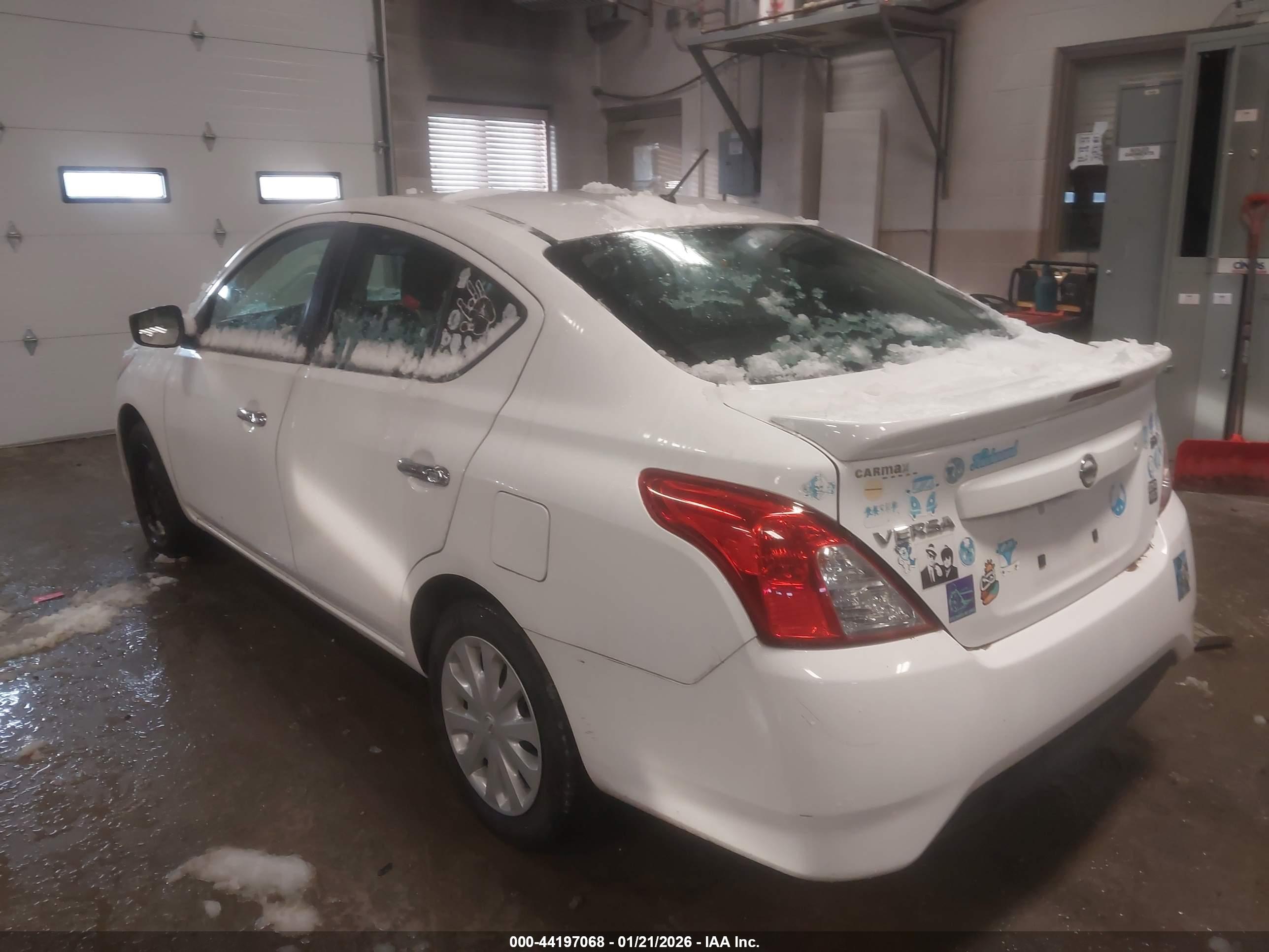 NISSAN VERSA image 3