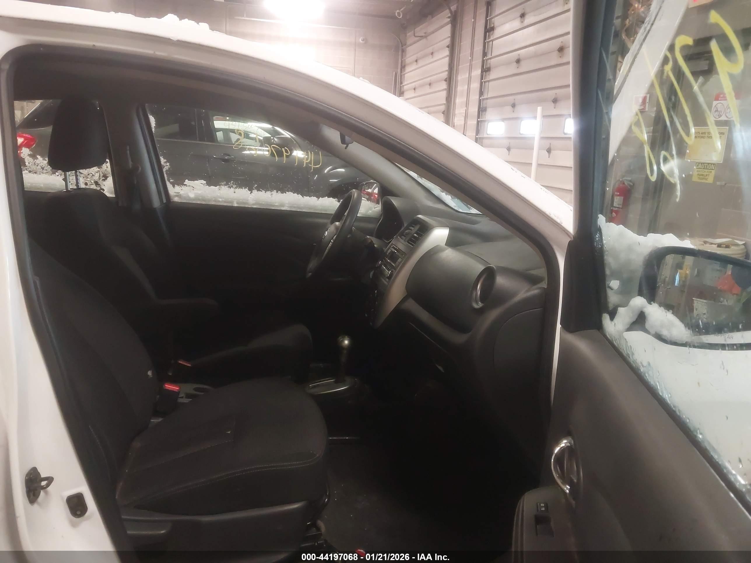 NISSAN VERSA image 5