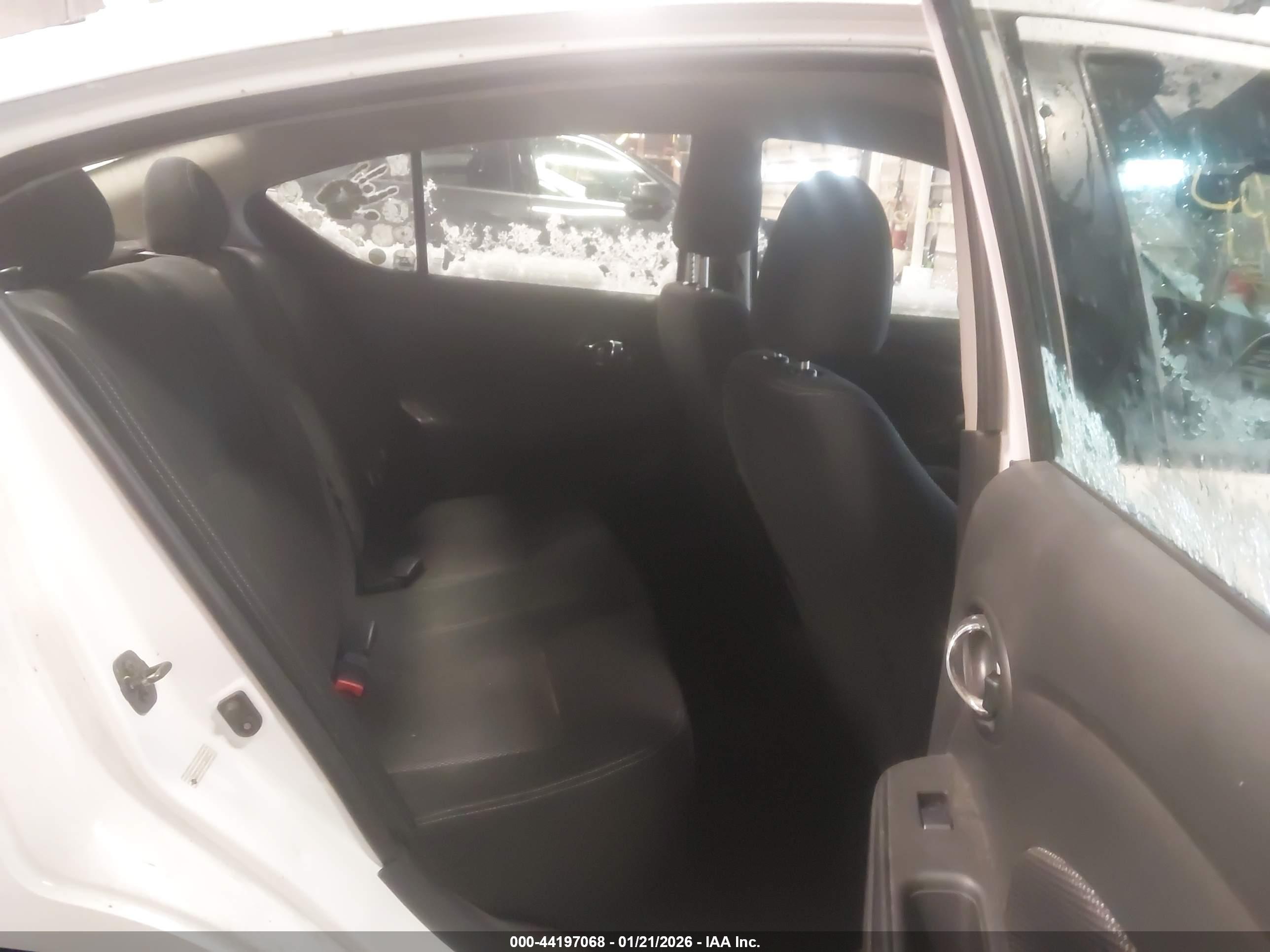 NISSAN VERSA image 8
