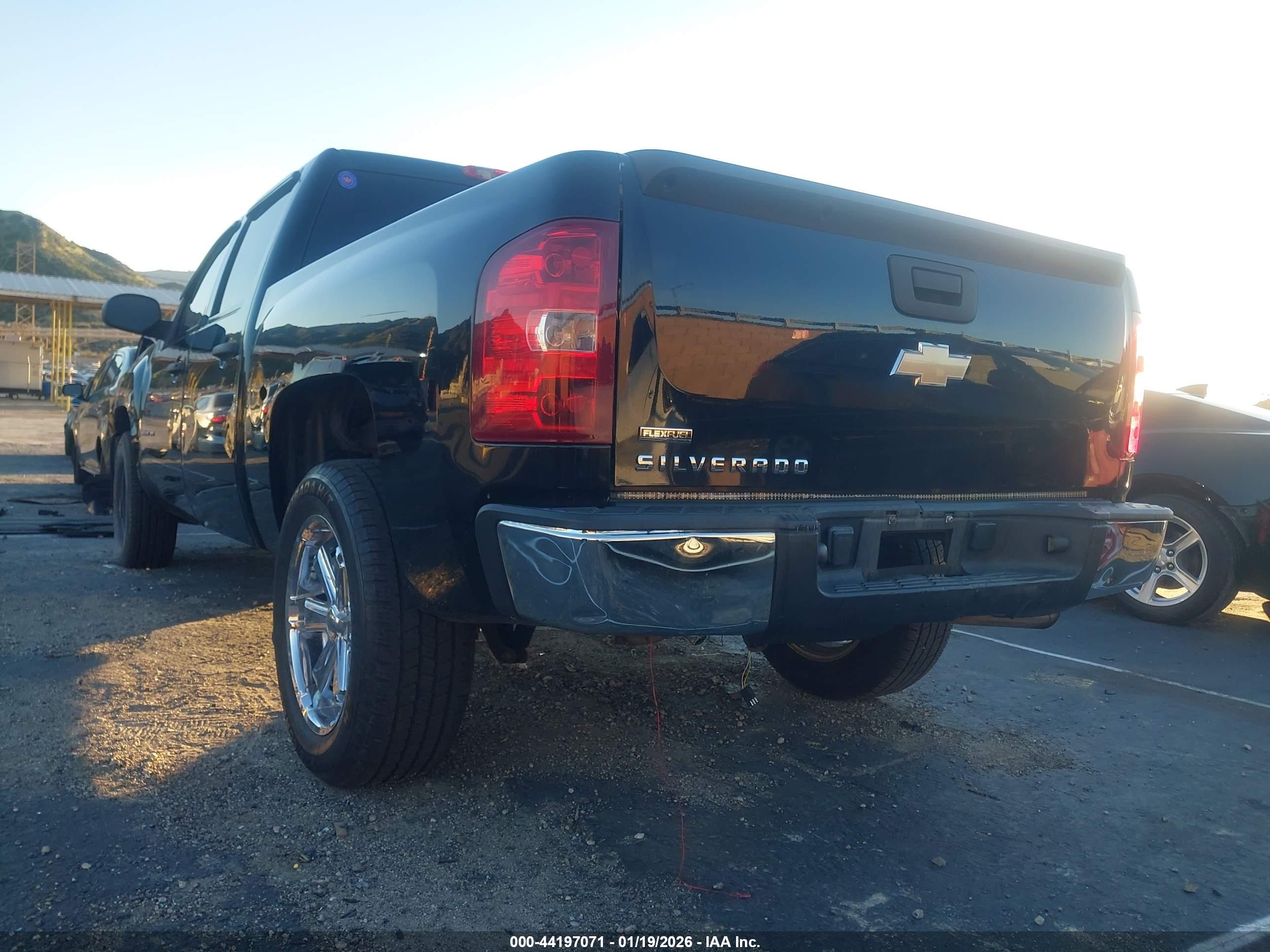 CHEVROLET SILVERADO image 3