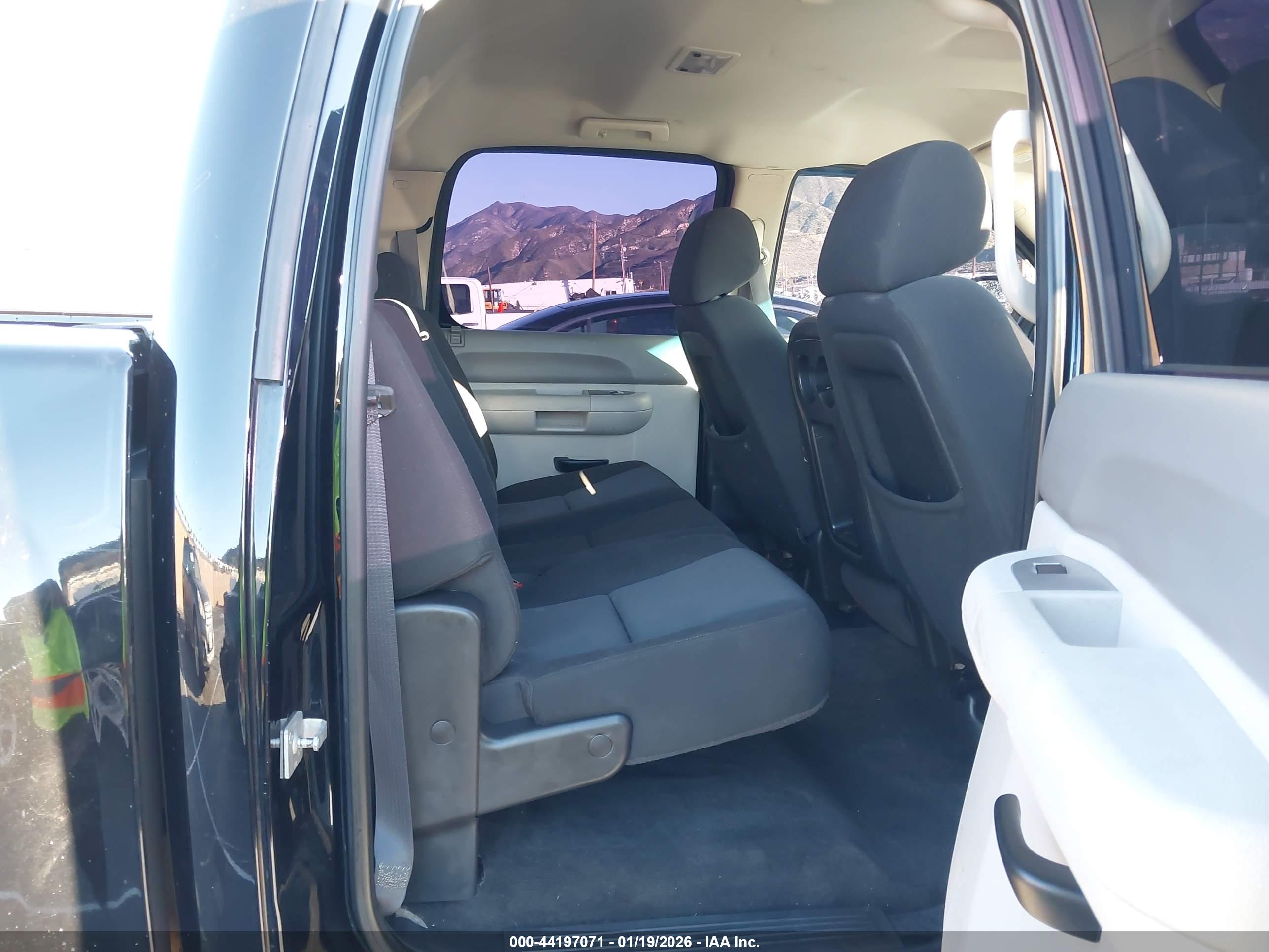 CHEVROLET SILVERADO image 8