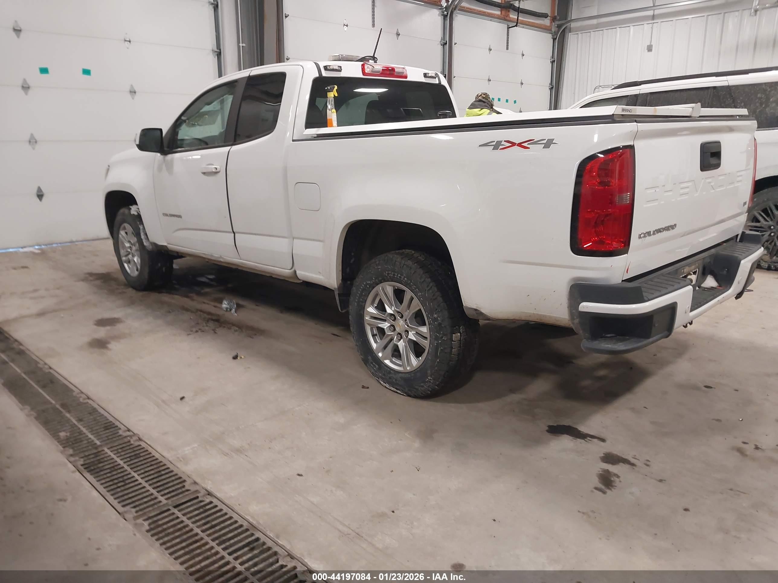 CHEVROLET COLORADO image 3