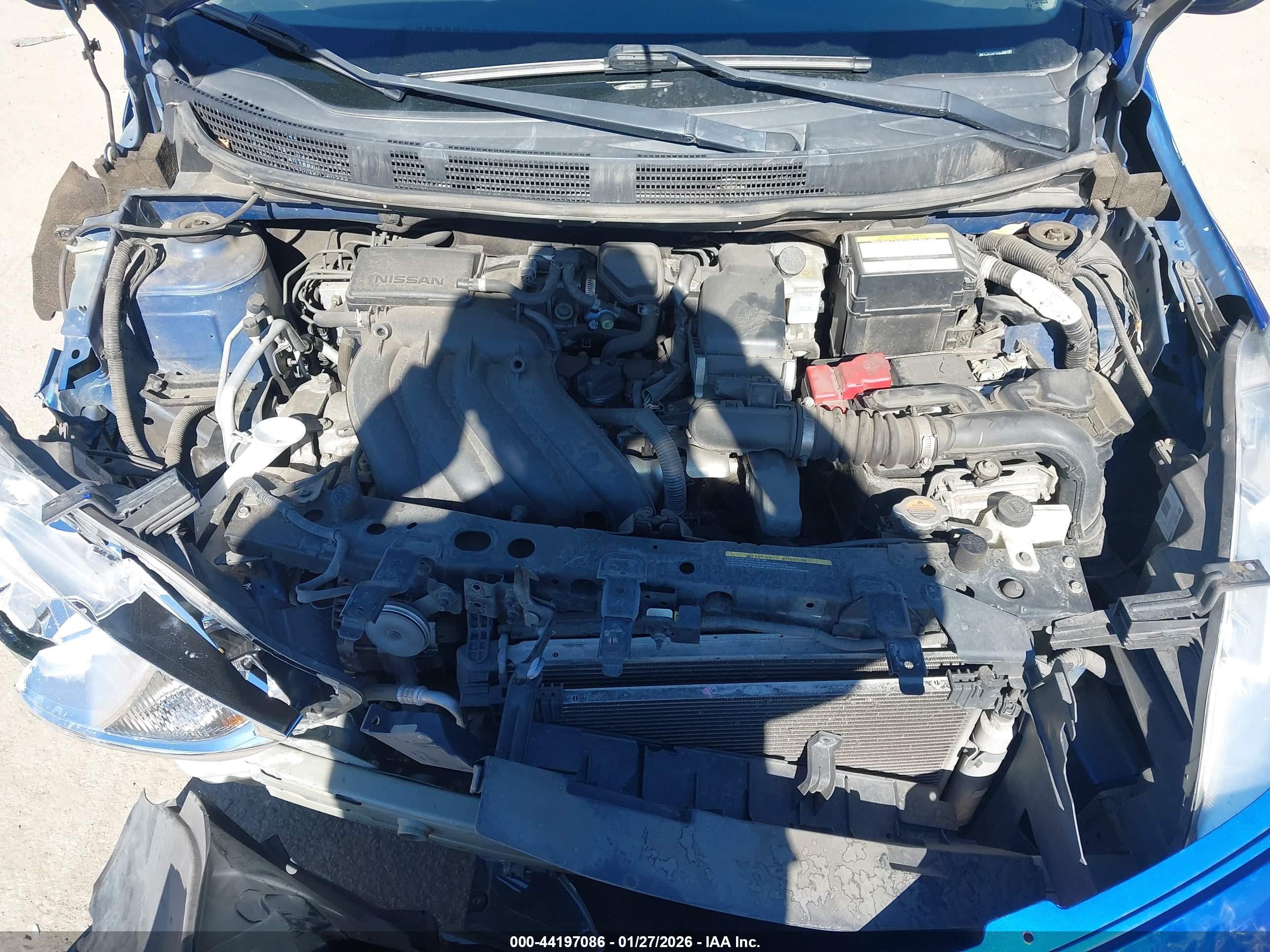NISSAN VERSA image 10