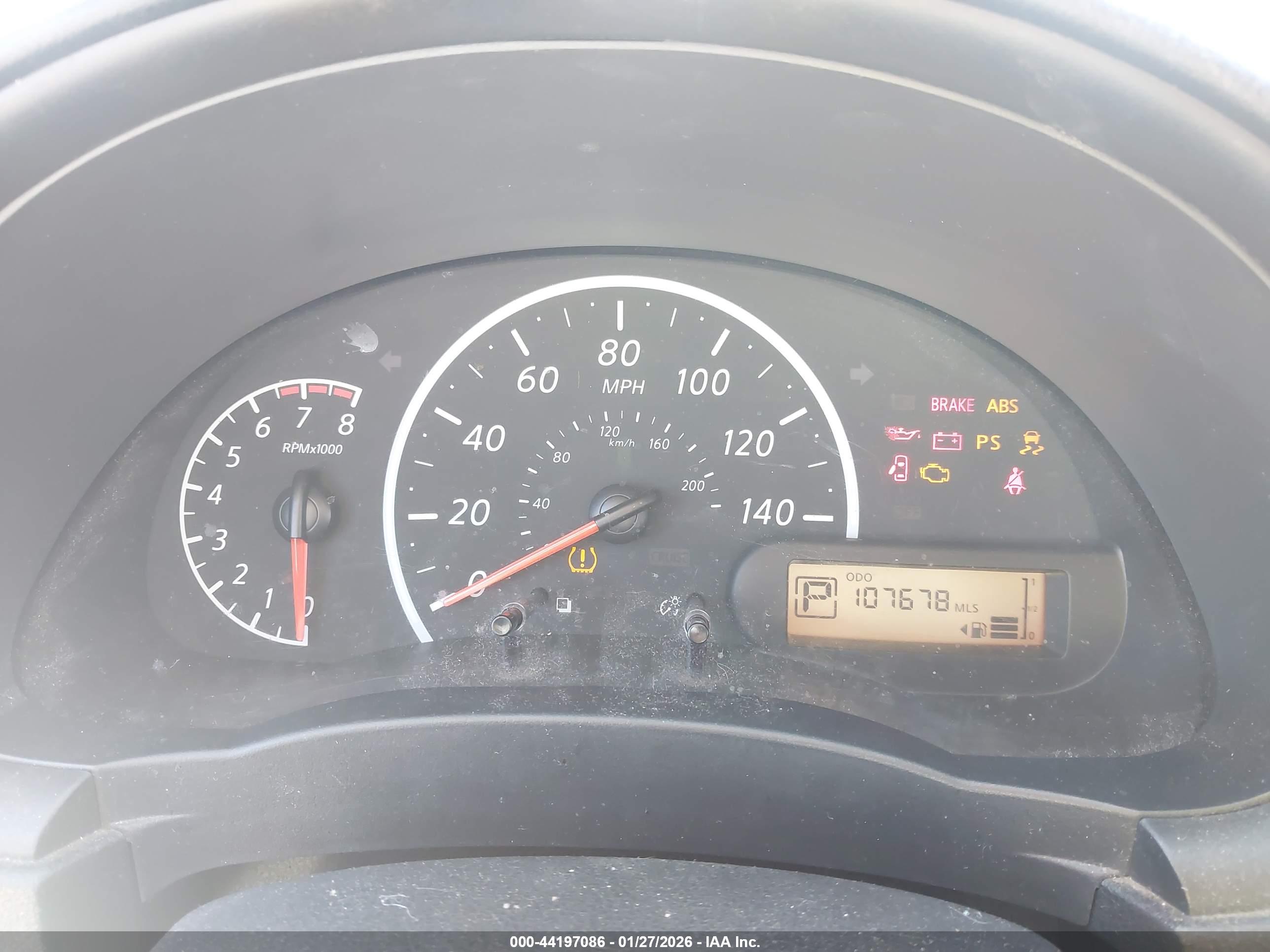 NISSAN VERSA image 7
