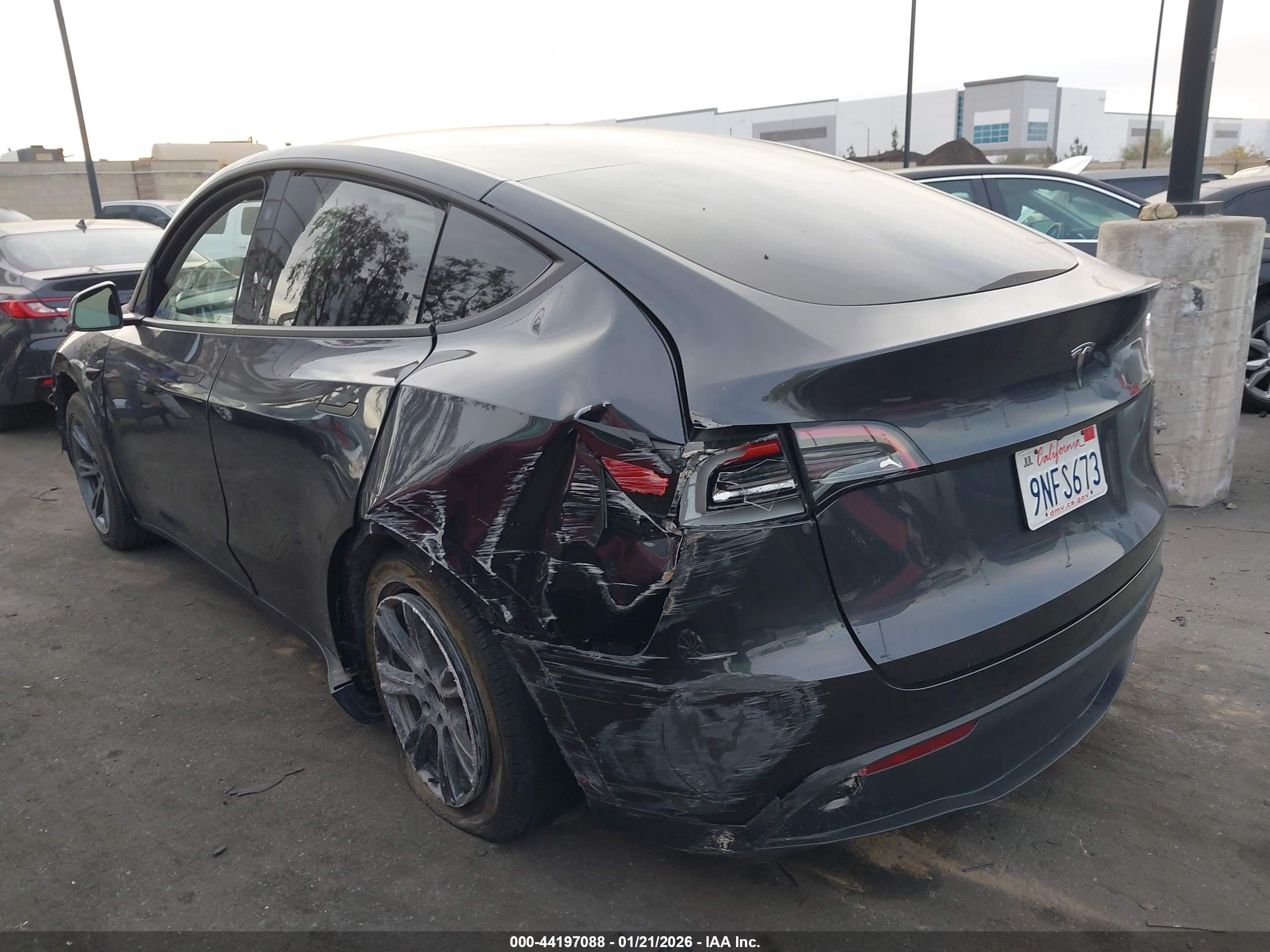 TESLA MODEL image 3