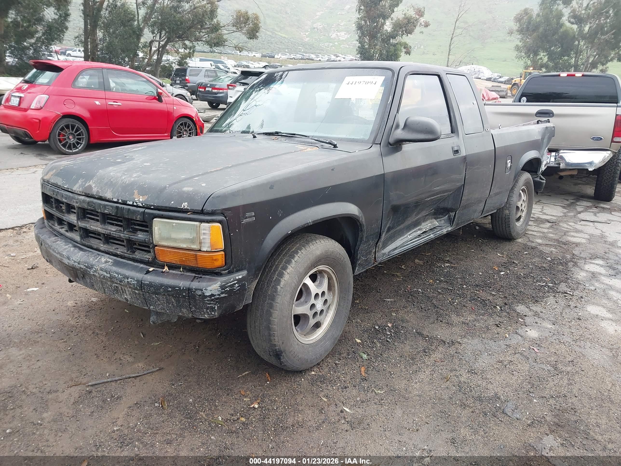 DODGE DAKOTA image 2