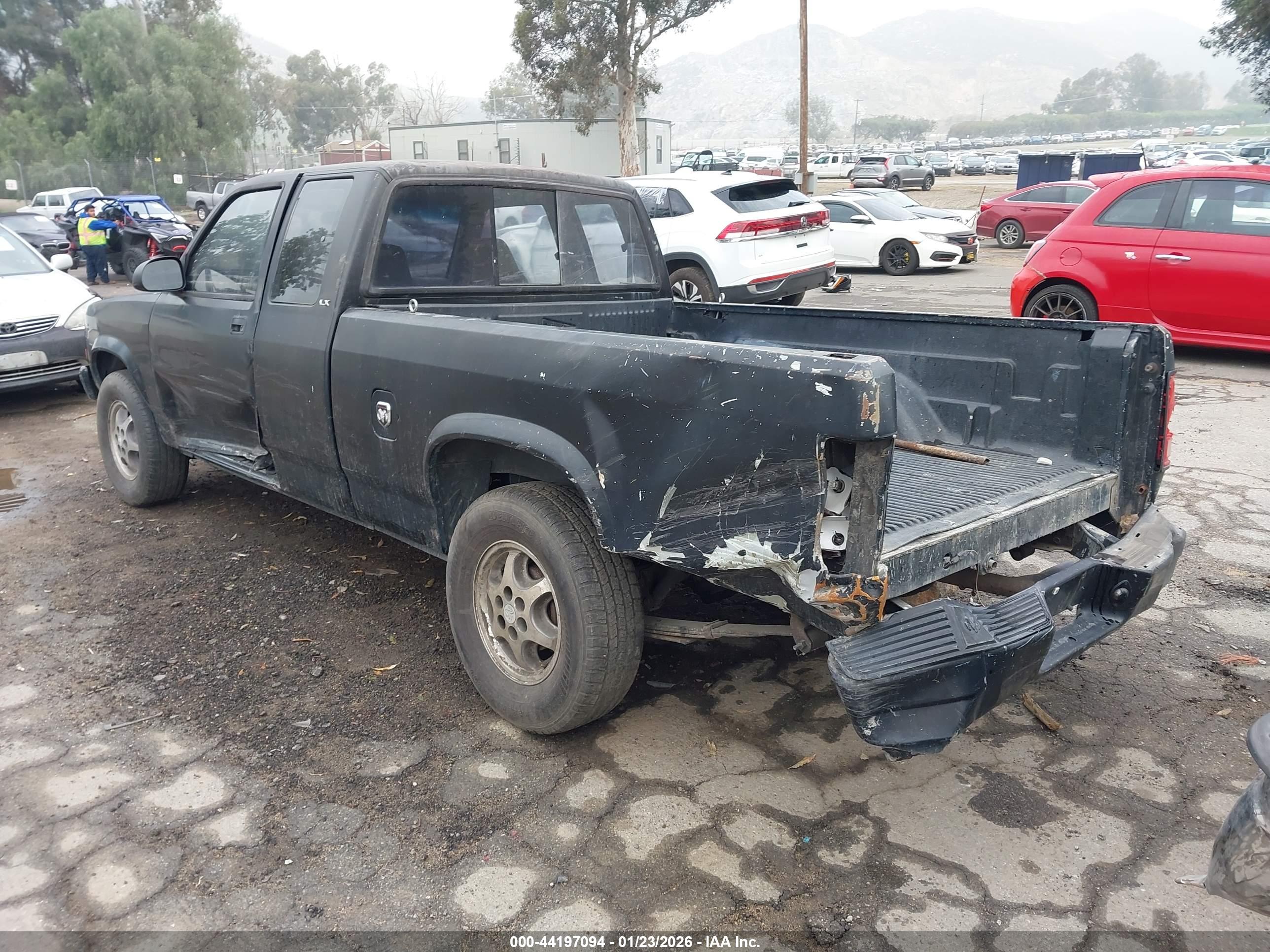DODGE DAKOTA image 3