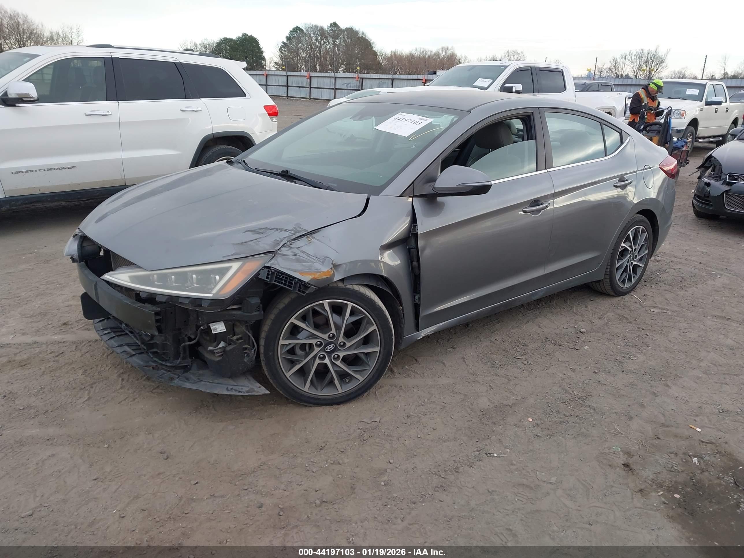 HYUNDAI ELANTRA image 2