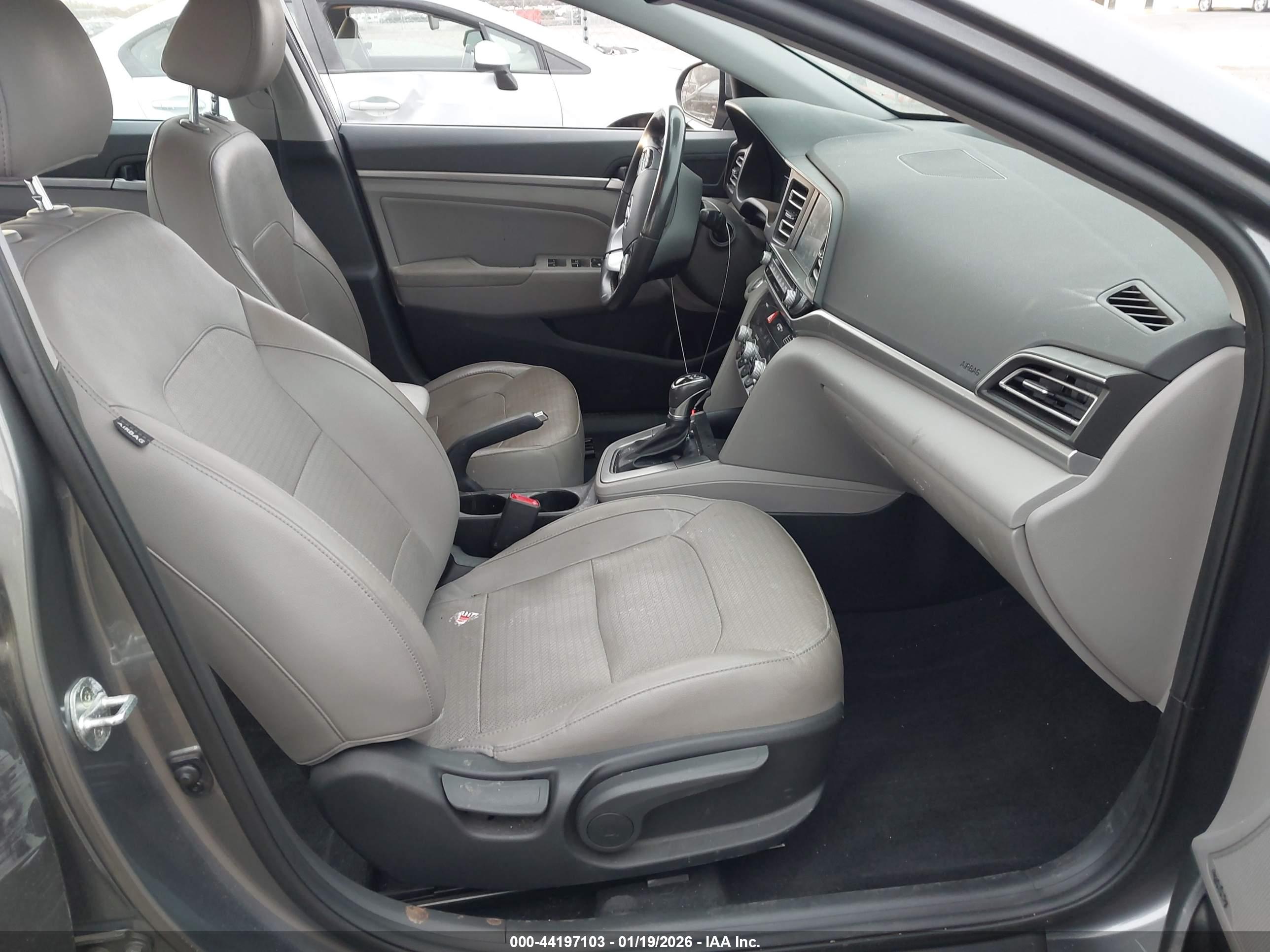 HYUNDAI ELANTRA image 5