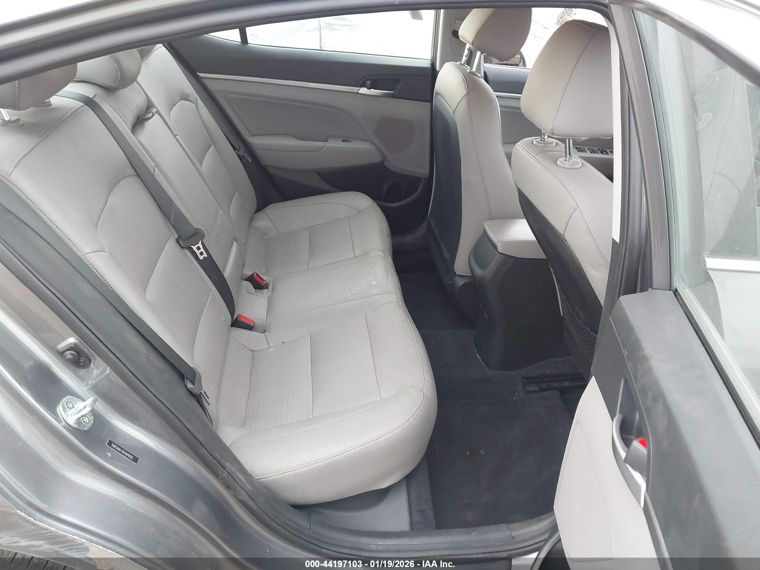 HYUNDAI ELANTRA image 8