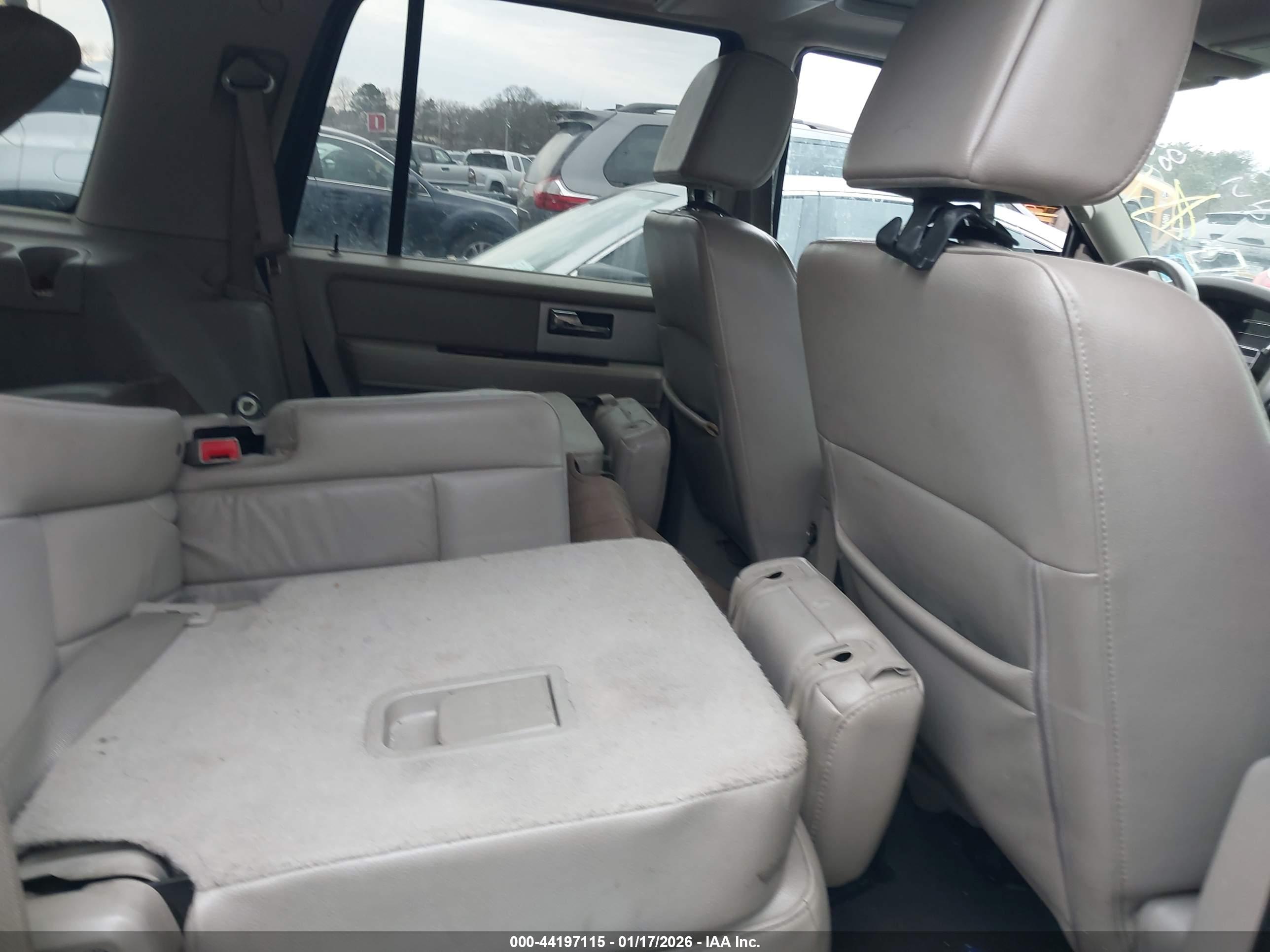 FORD EXPEDITION image 8