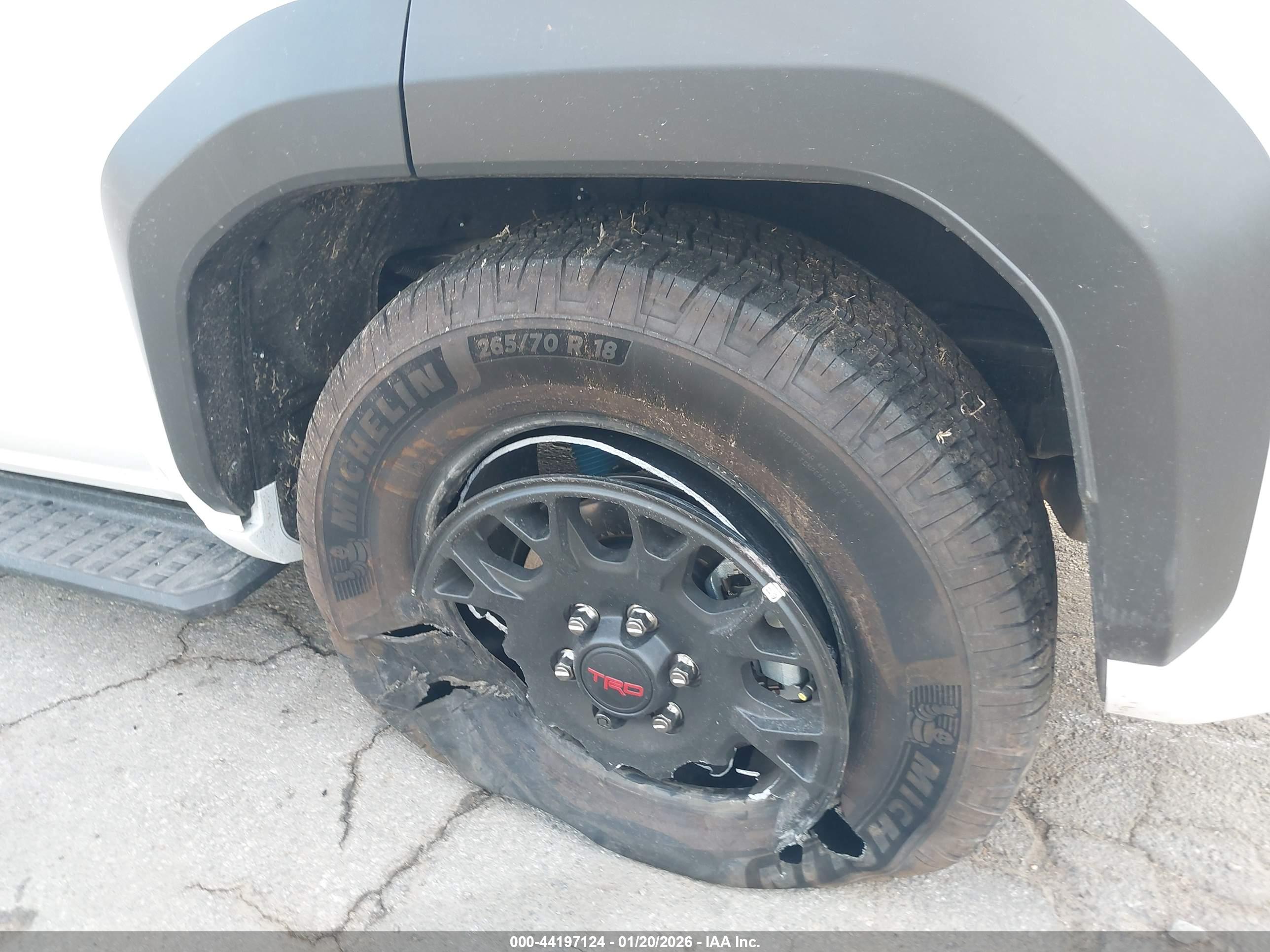 TOYOTA 4RUNNER image 6