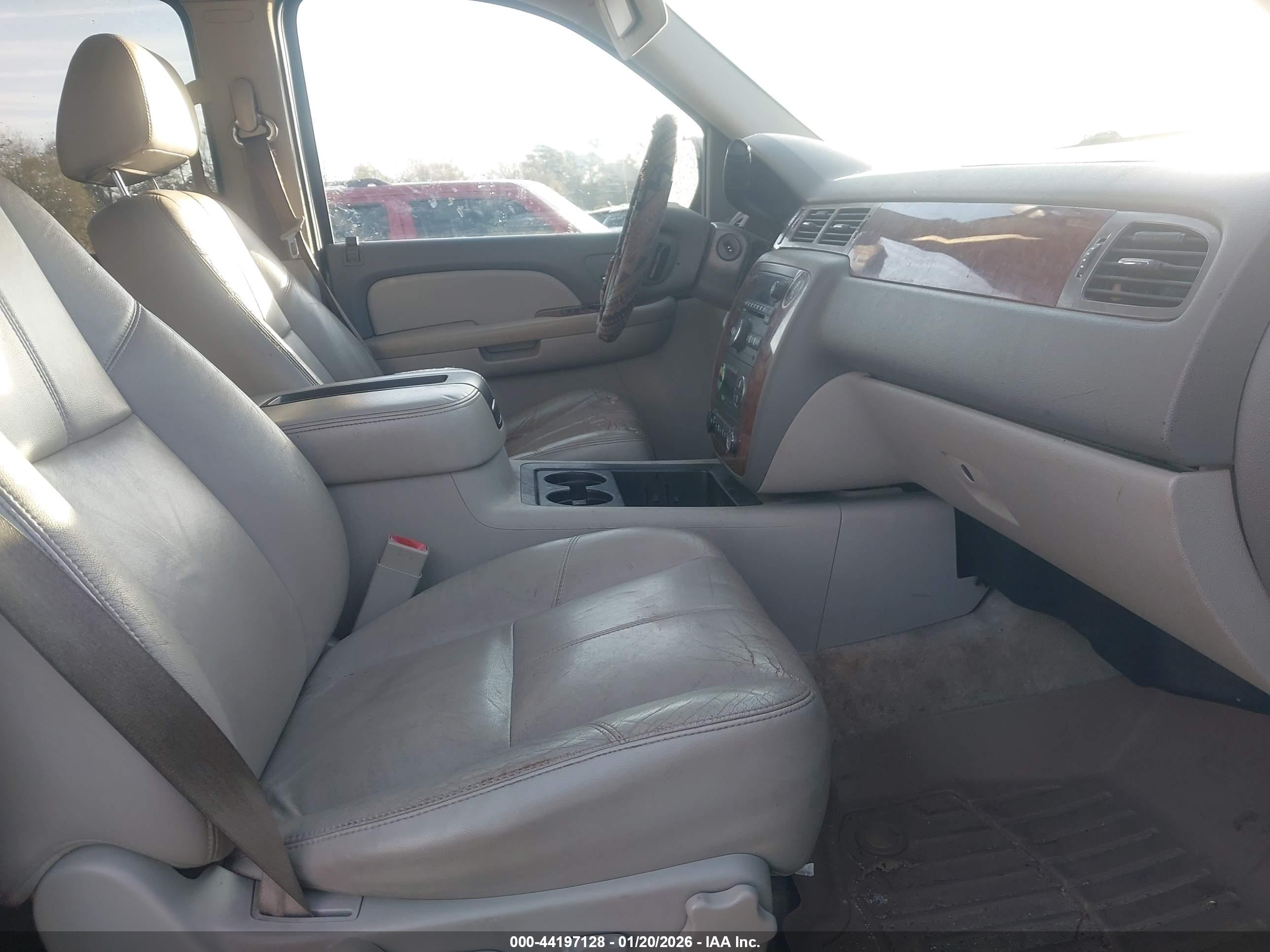 CHEVROLET TAHOE image 5