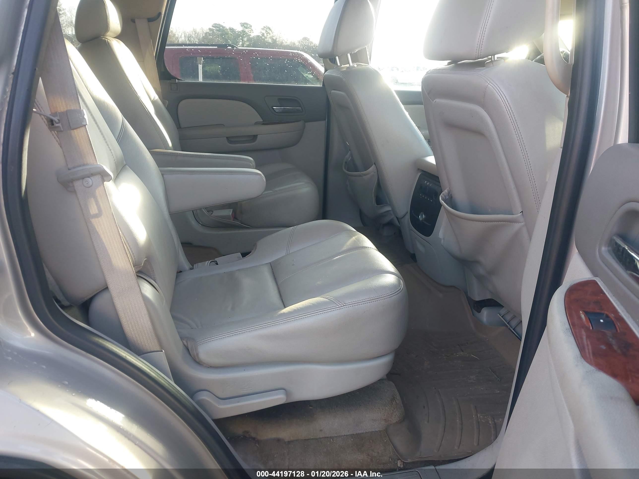 CHEVROLET TAHOE image 8
