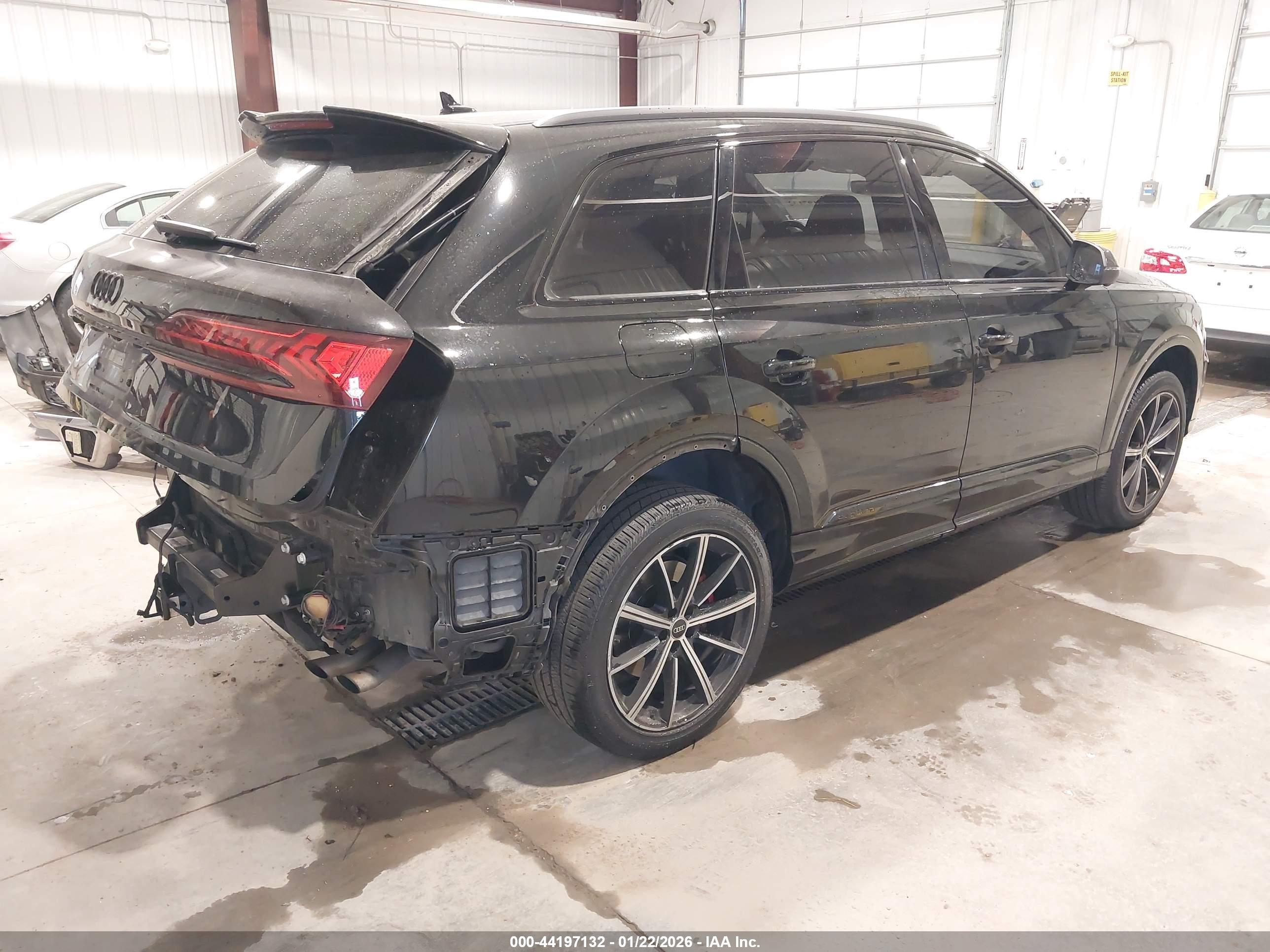 AUDI SQ7 image 4