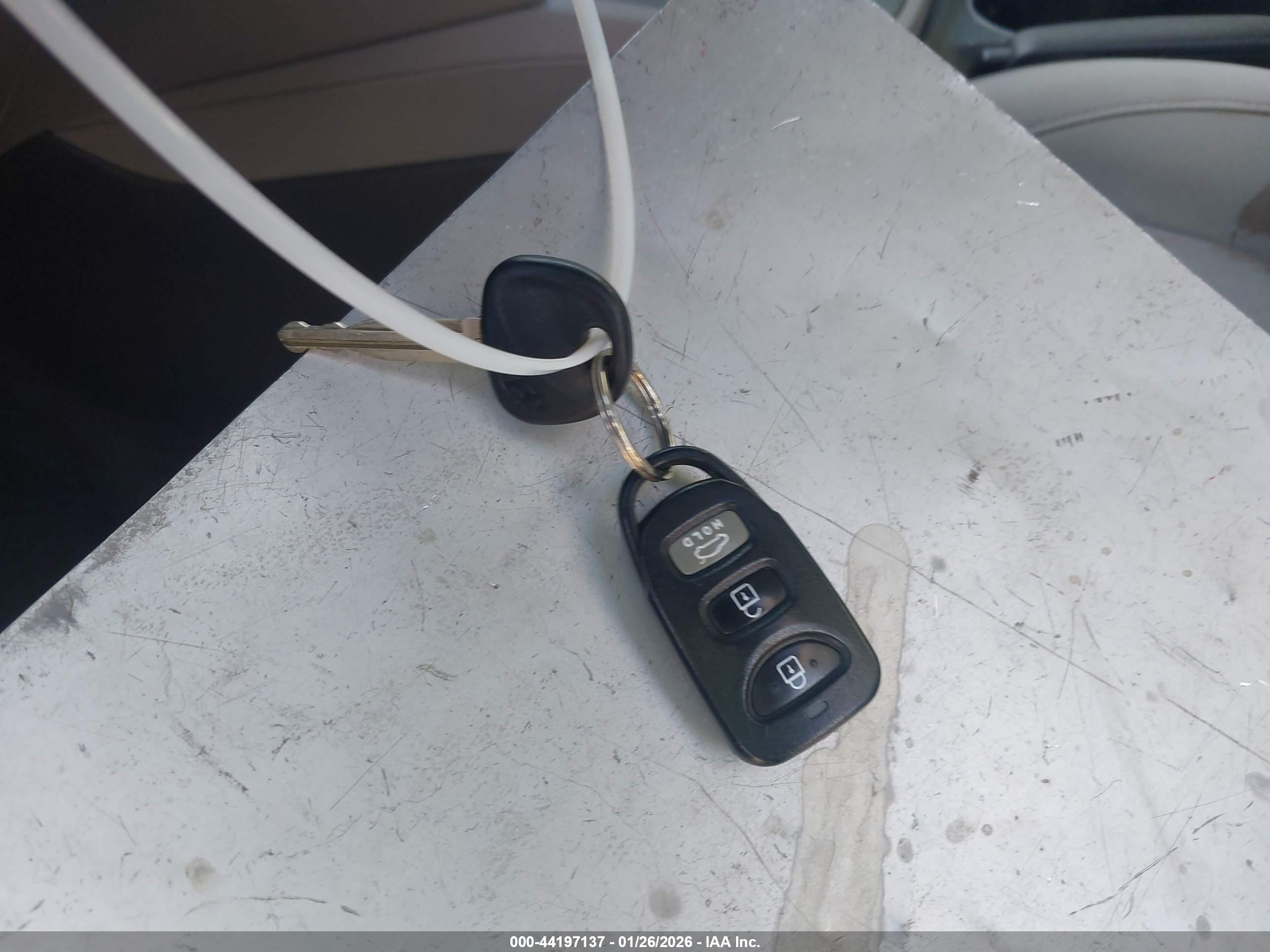 HYUNDAI ELANTRA image 11