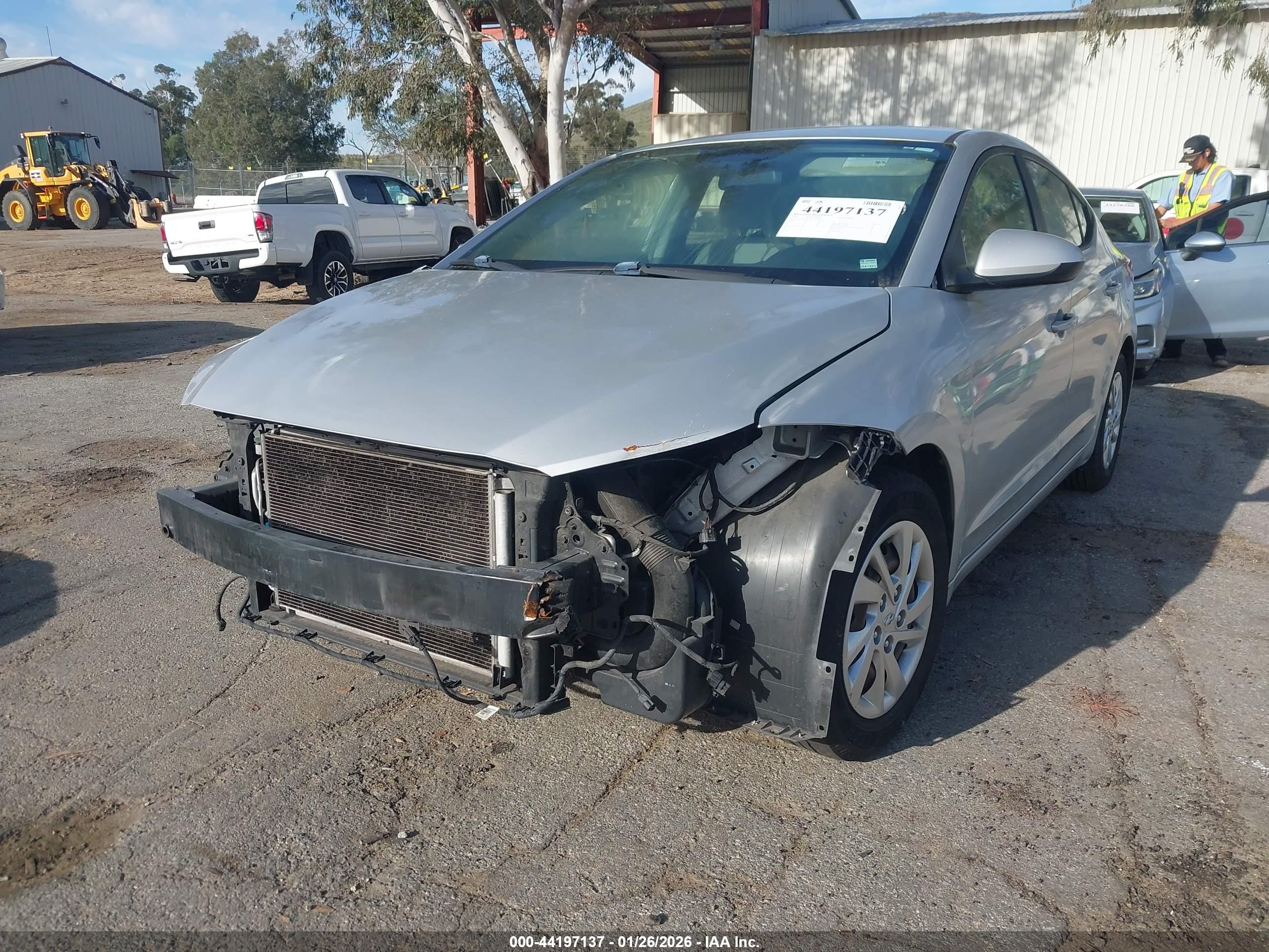 HYUNDAI ELANTRA image 2