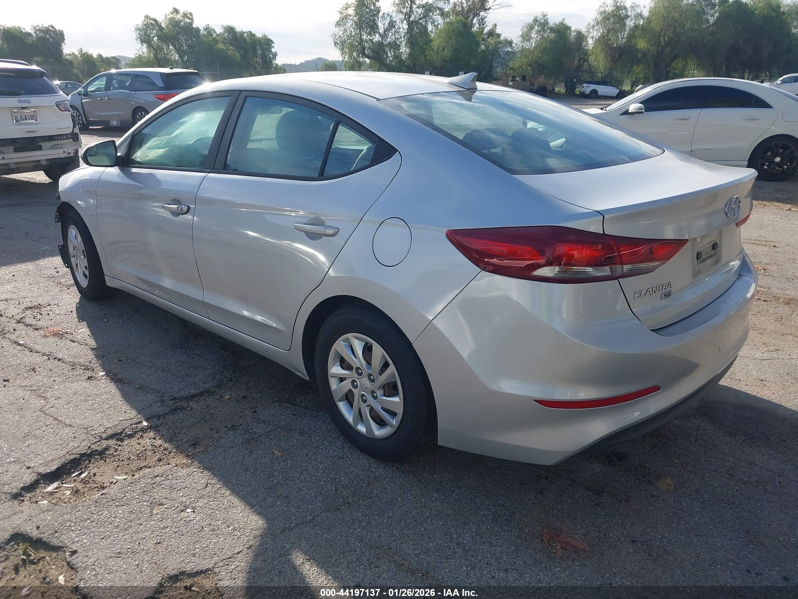 HYUNDAI ELANTRA image 3