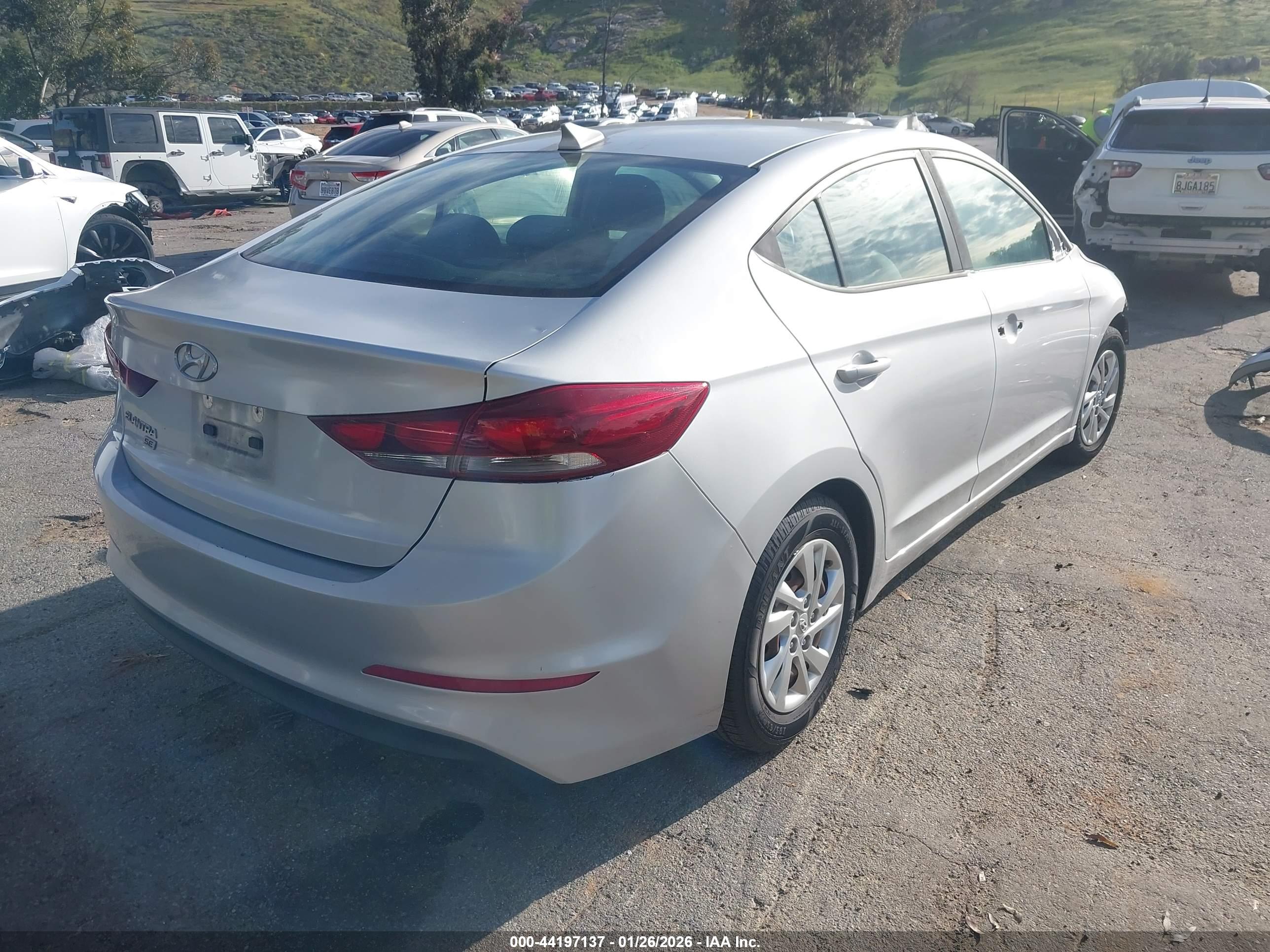 HYUNDAI ELANTRA image 4