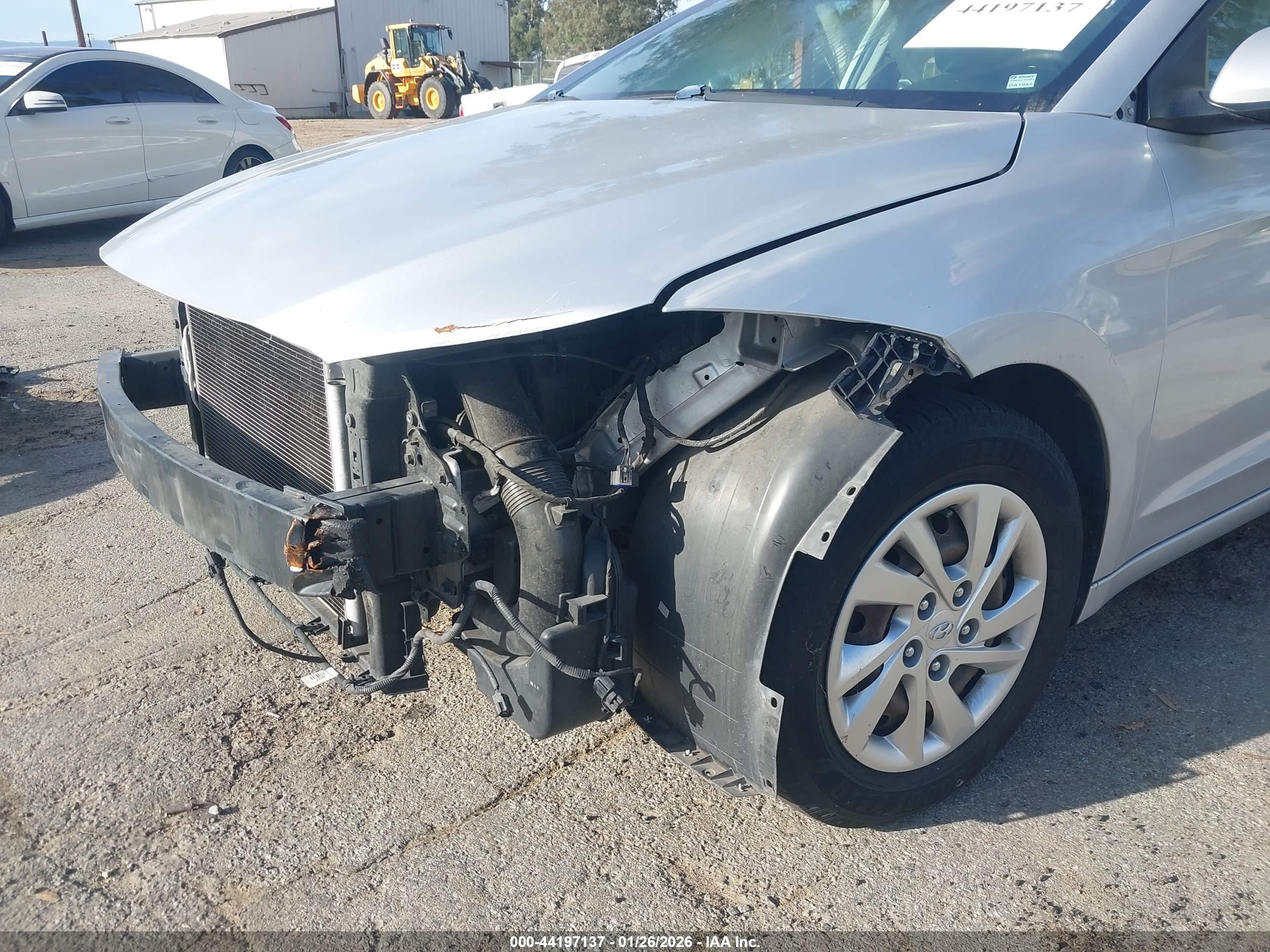 HYUNDAI ELANTRA image 6