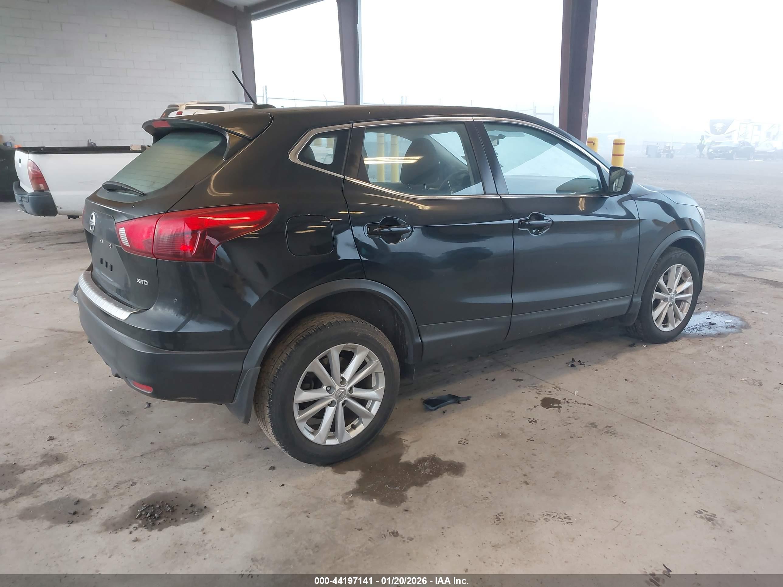 NISSAN ROGUE image 4