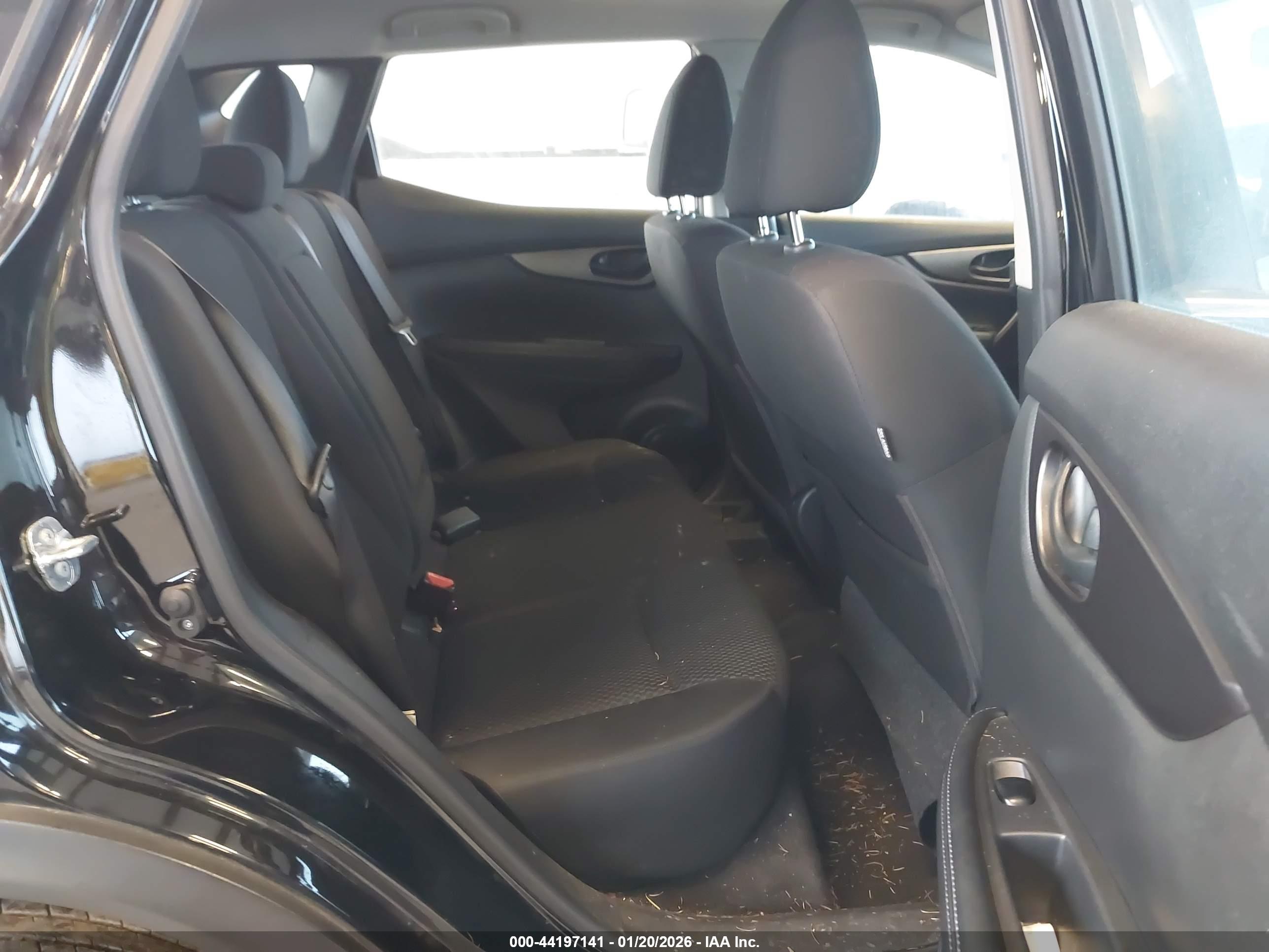 NISSAN ROGUE image 8