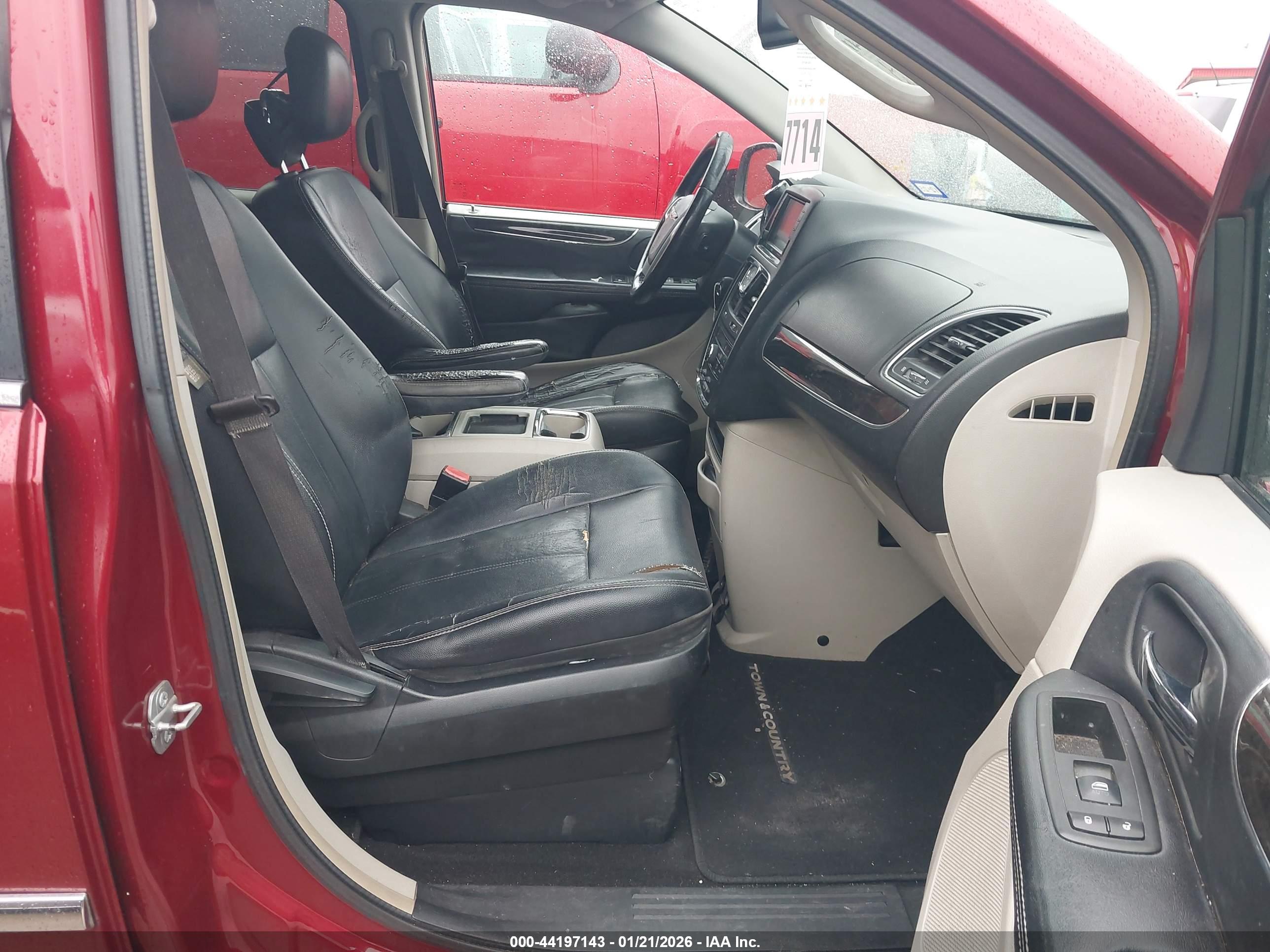 CHRYSLER TOWN image 5