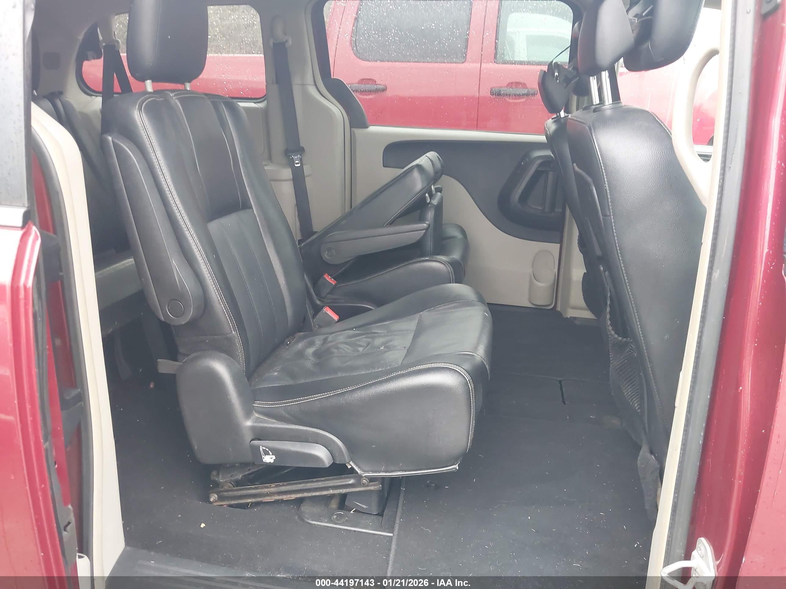 CHRYSLER TOWN image 8