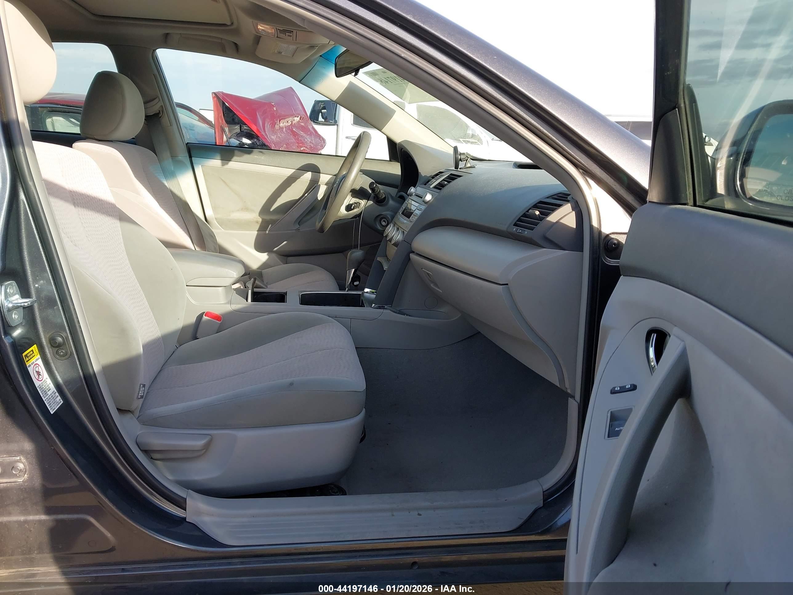 TOYOTA CAMRY image 5