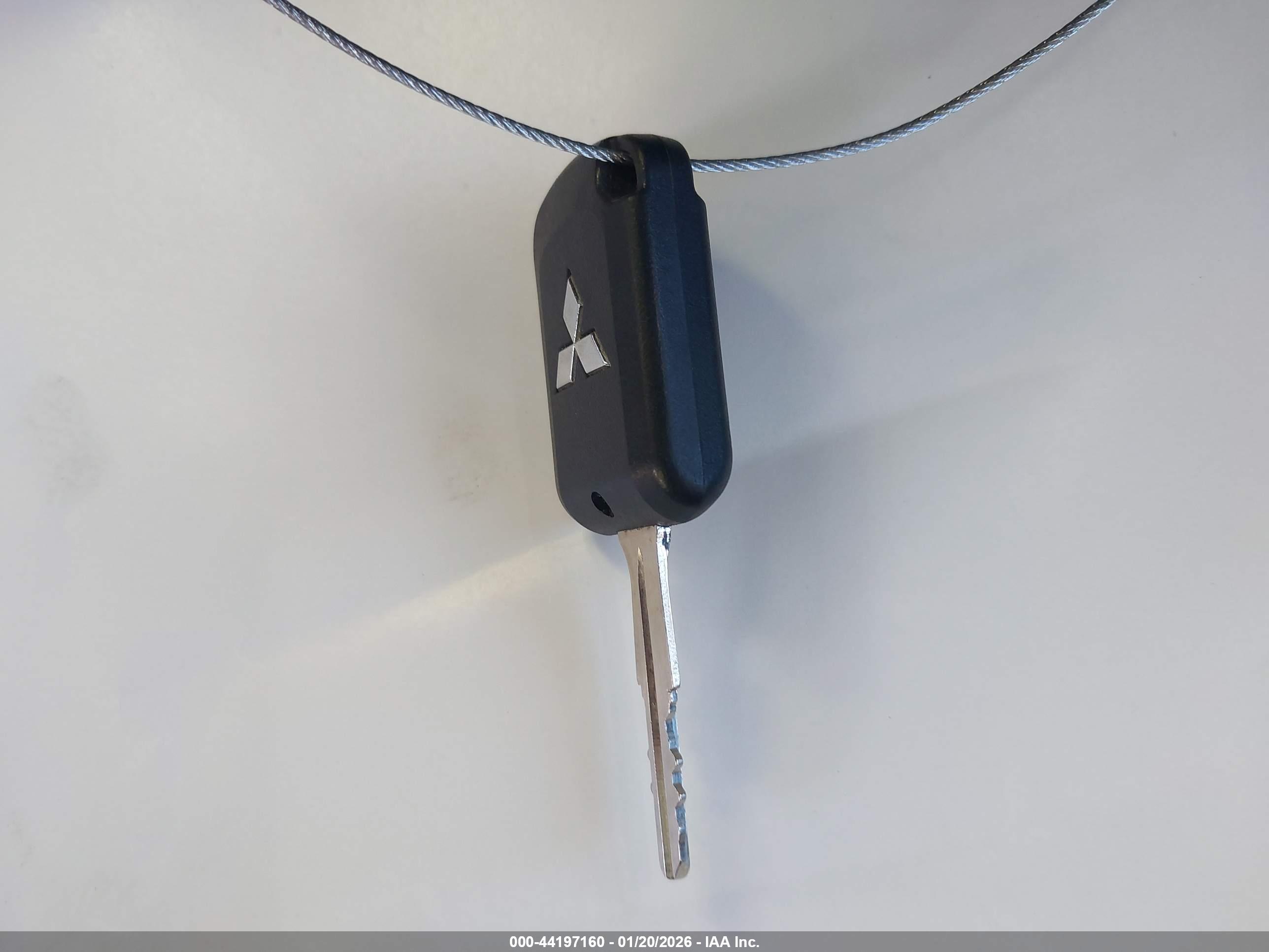 MITSUBISHI OUTLANDER image 11