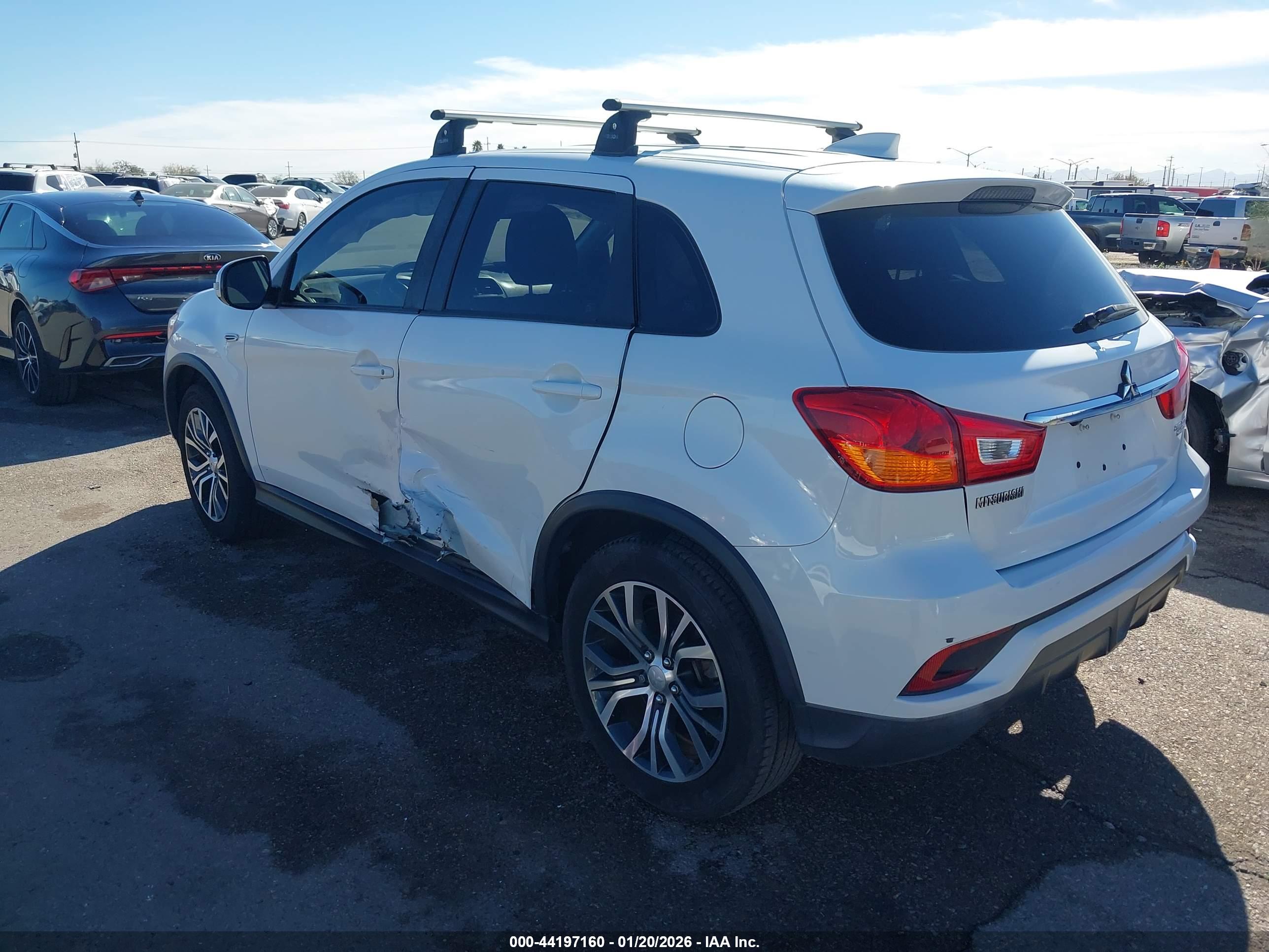MITSUBISHI OUTLANDER image 3