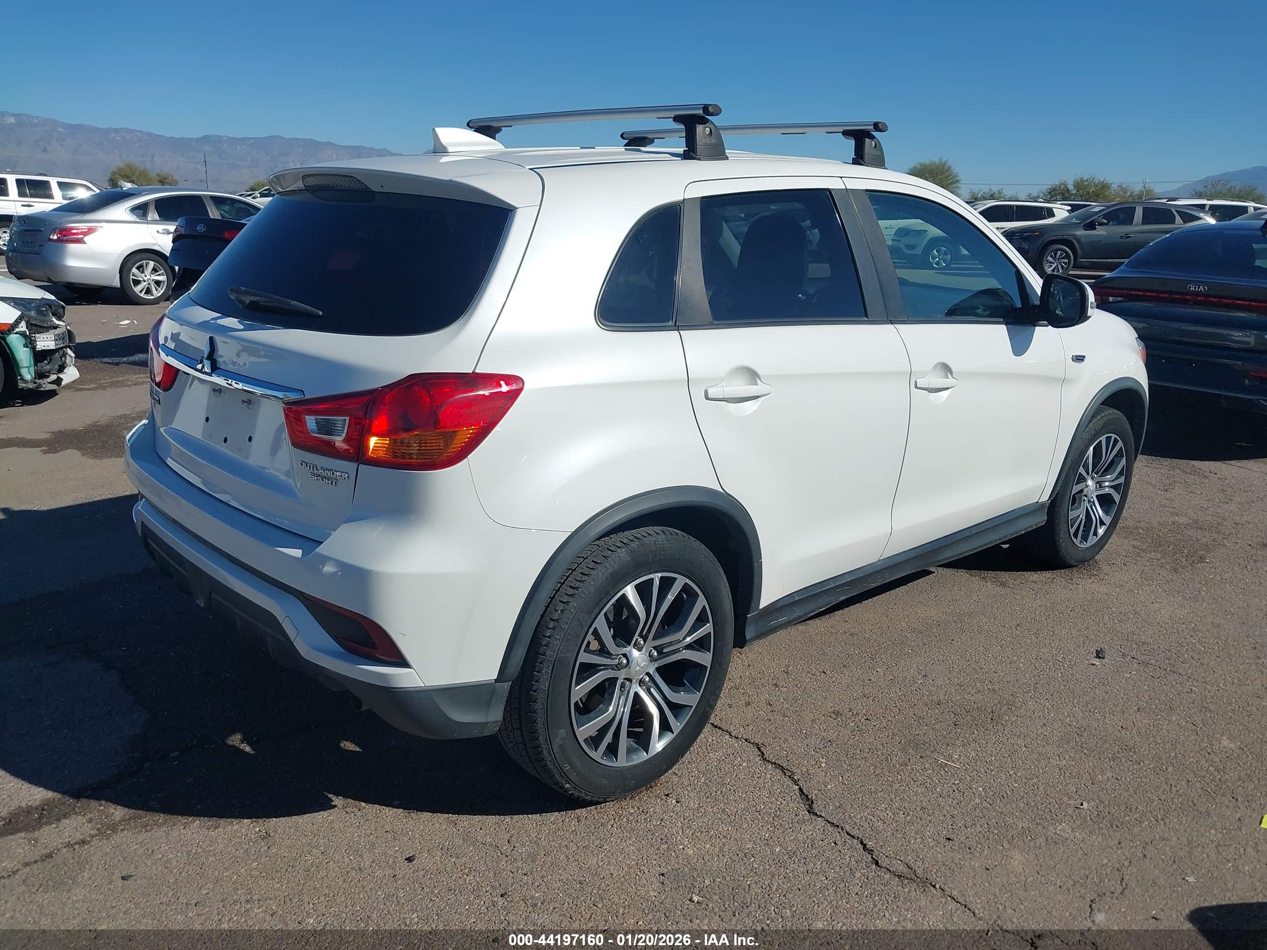 MITSUBISHI OUTLANDER image 4