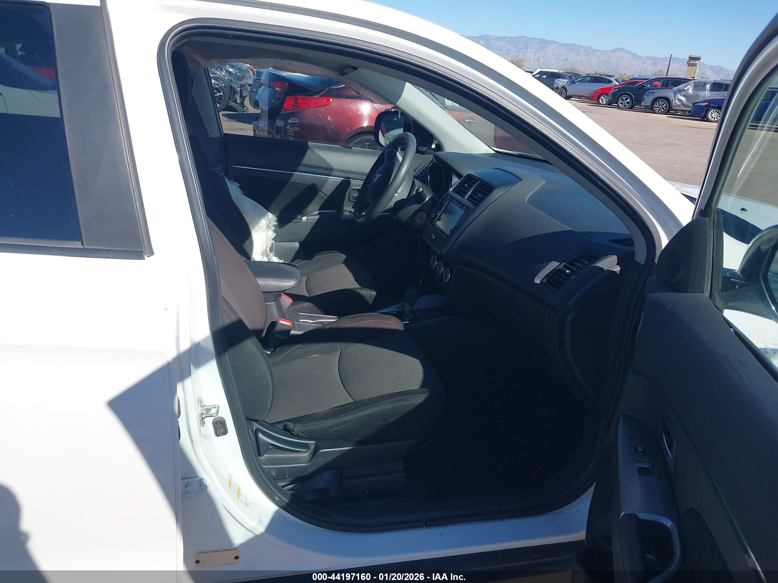 MITSUBISHI OUTLANDER image 5