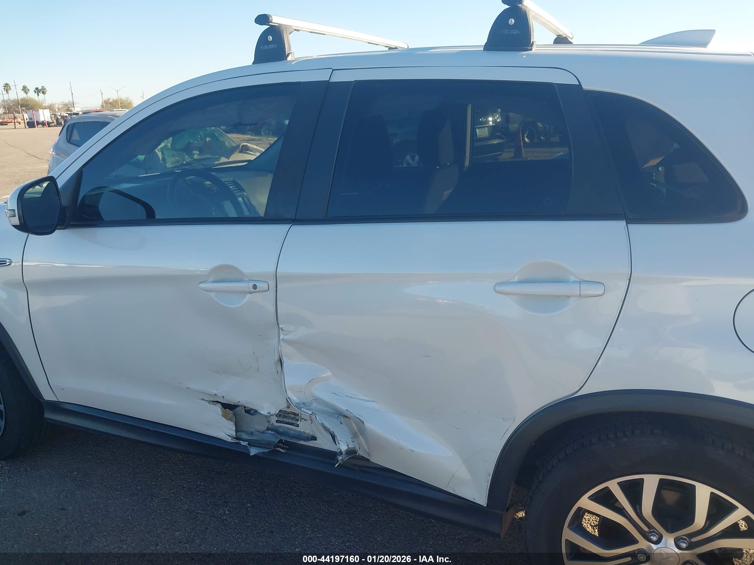 MITSUBISHI OUTLANDER image 6