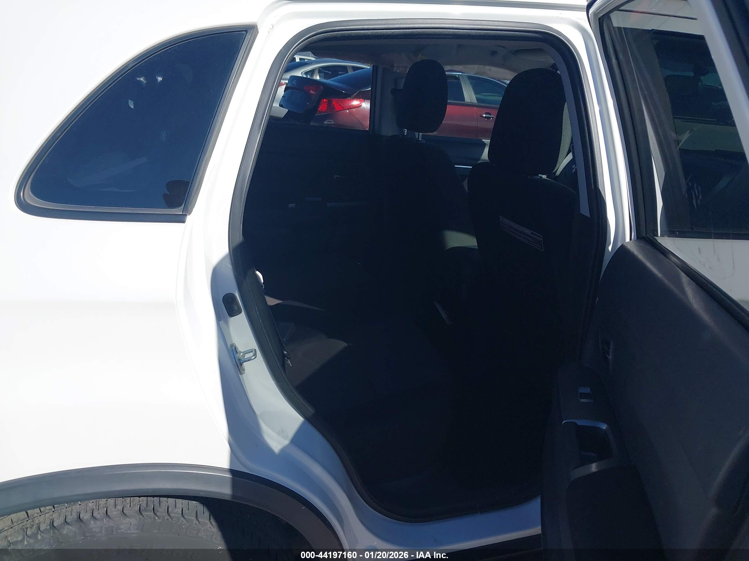 MITSUBISHI OUTLANDER image 8