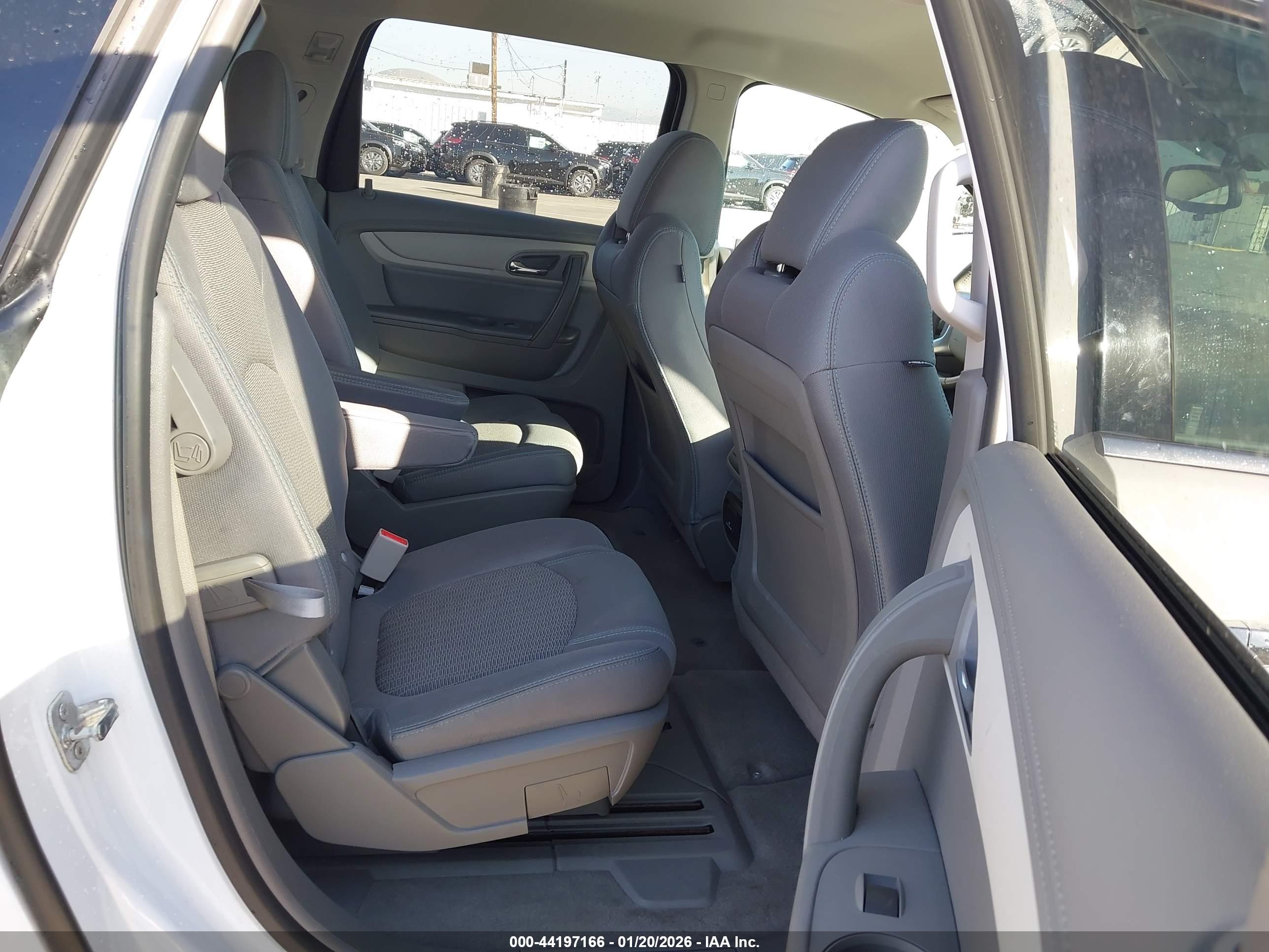 CHEVROLET TRAVERSE image 8