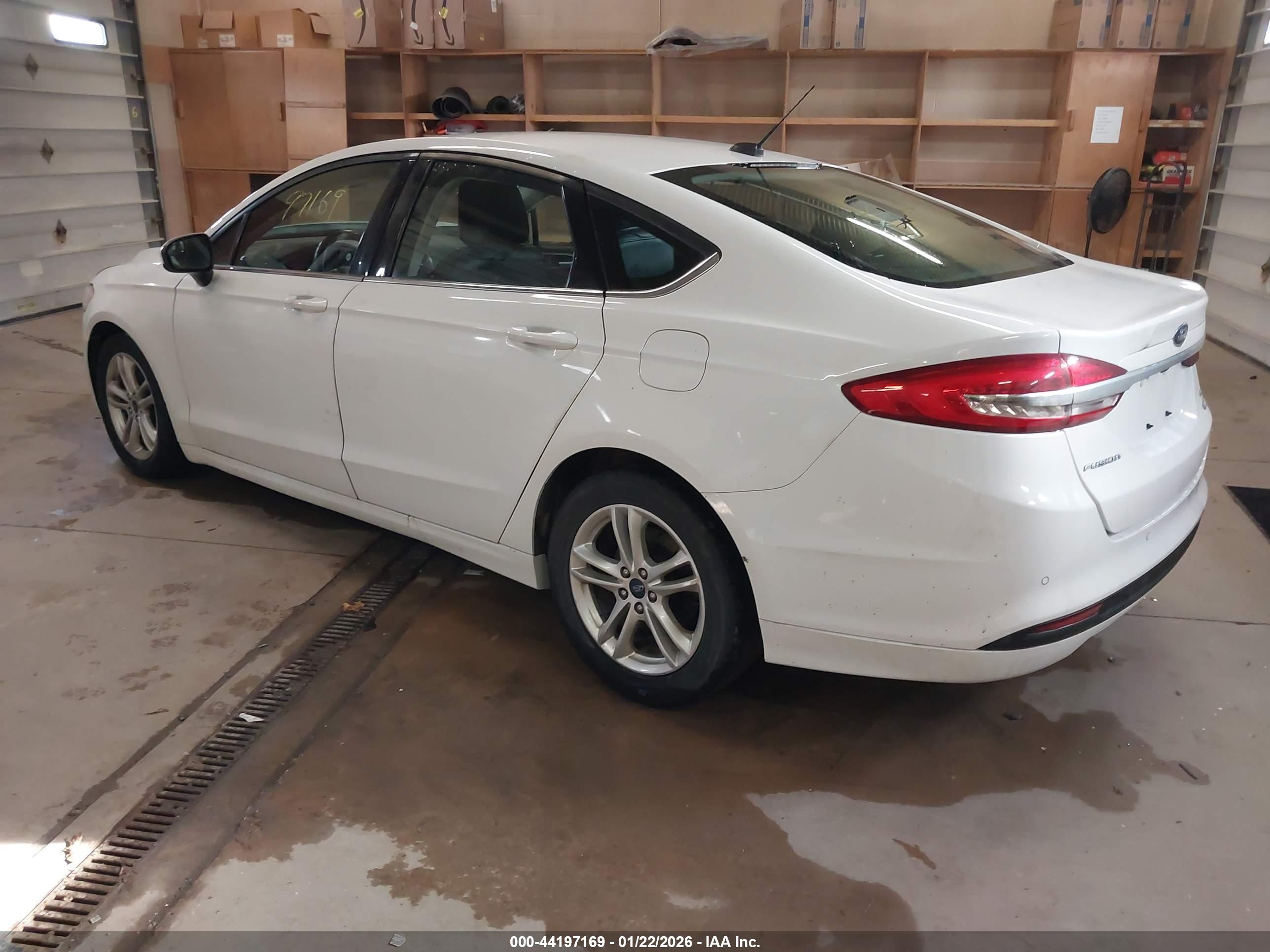 FORD FUSION image 3