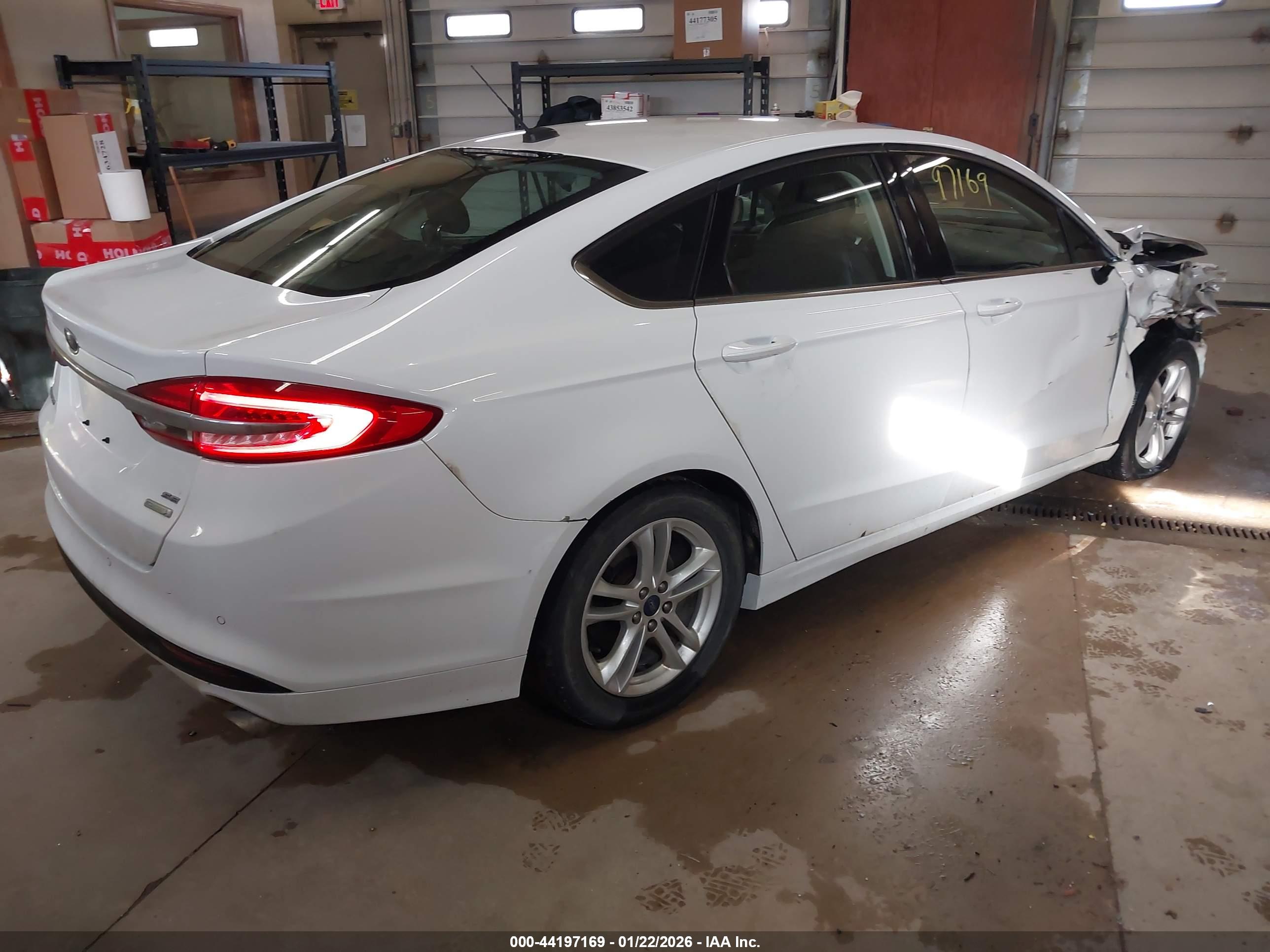FORD FUSION image 4