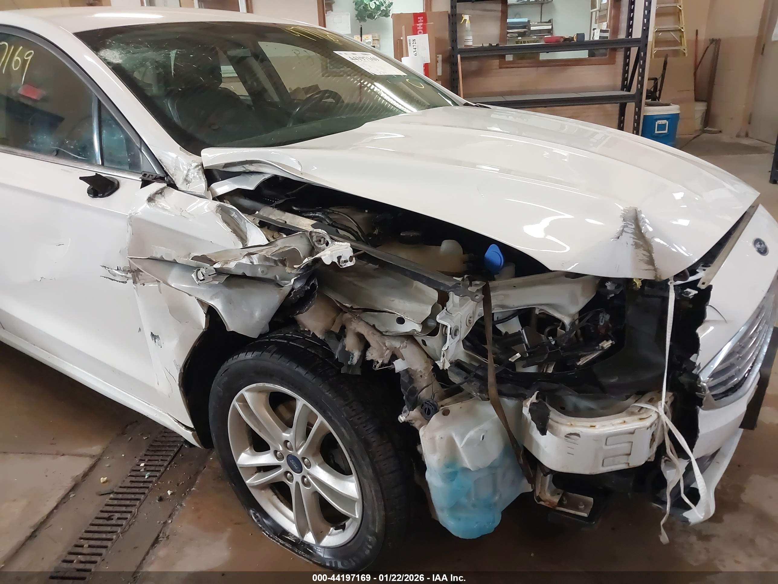 FORD FUSION image 6