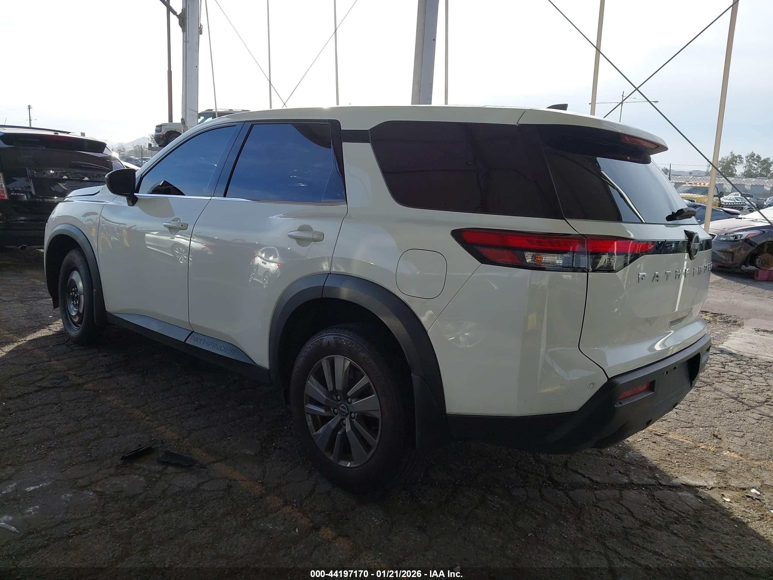 NISSAN PATHFINDER image 3