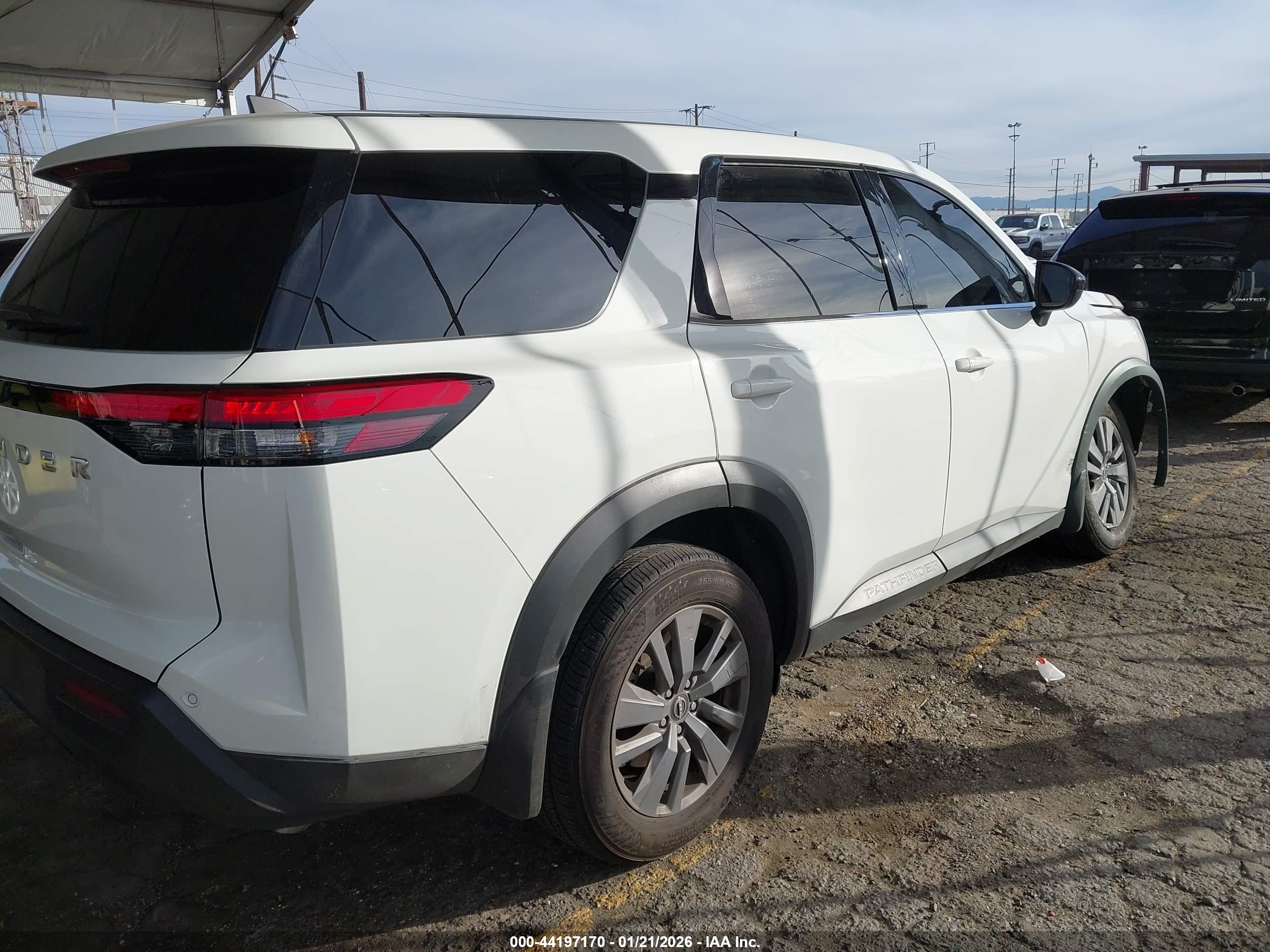 NISSAN PATHFINDER image 4