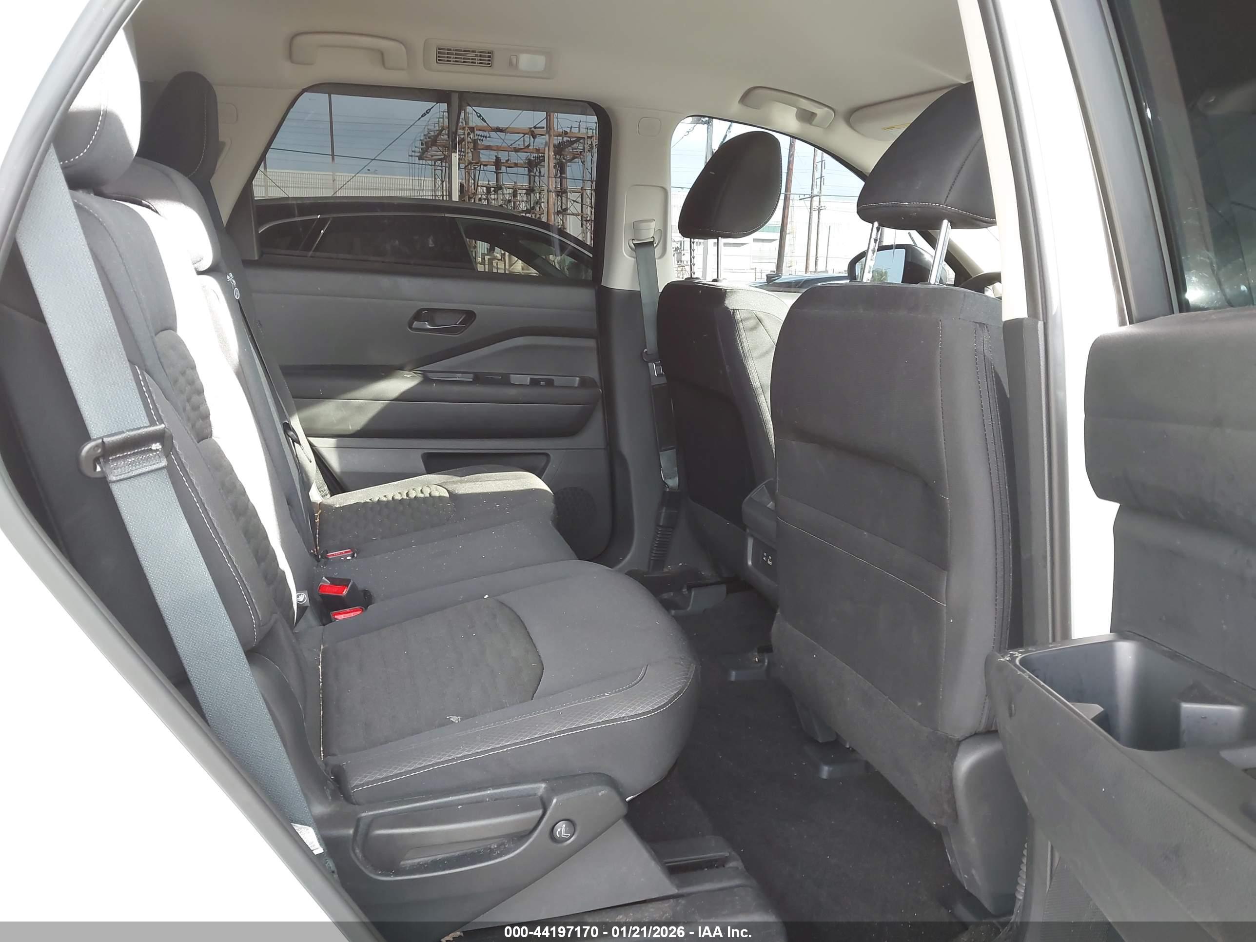NISSAN PATHFINDER image 8