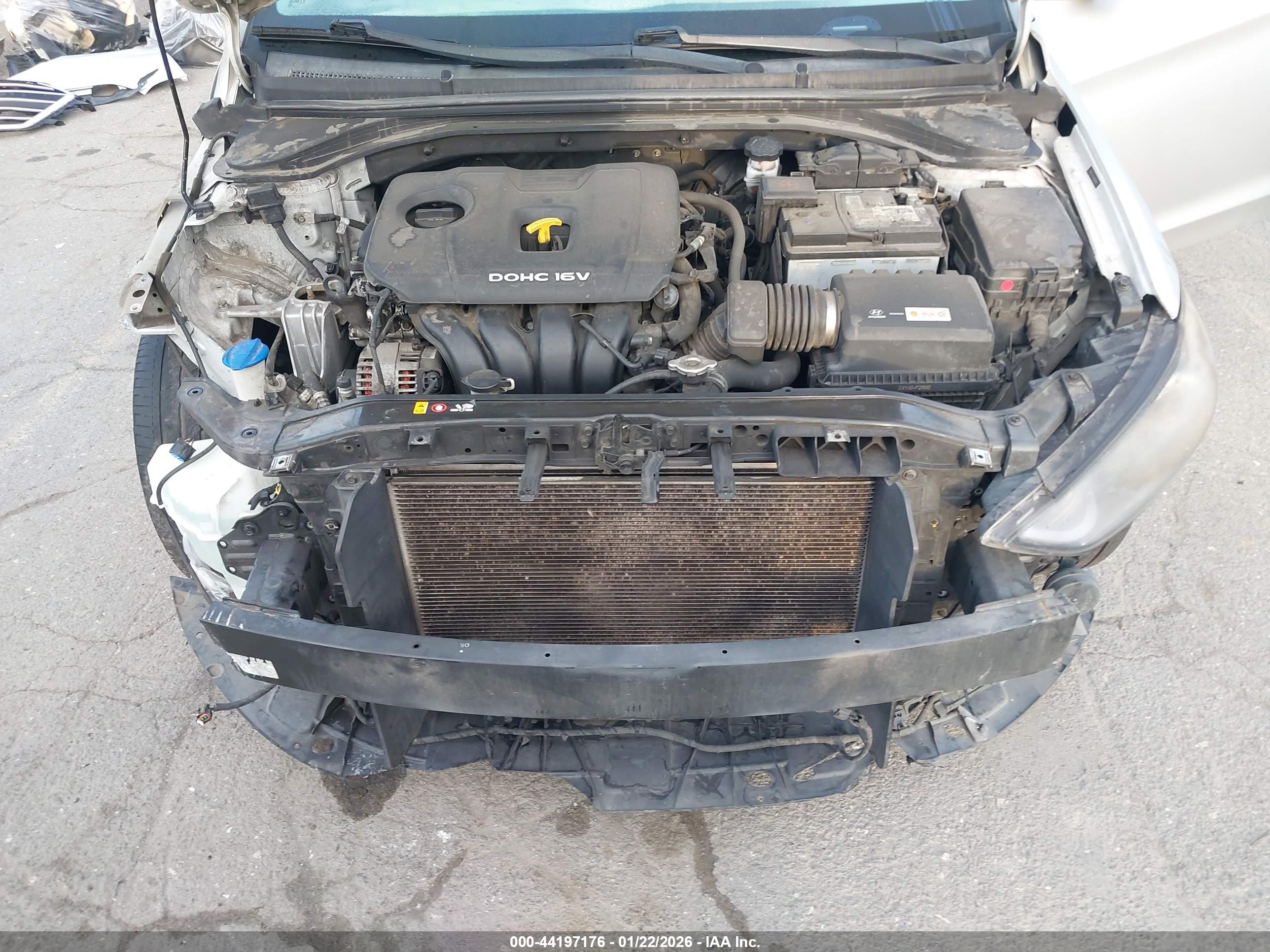 HYUNDAI ELANTRA image 10
