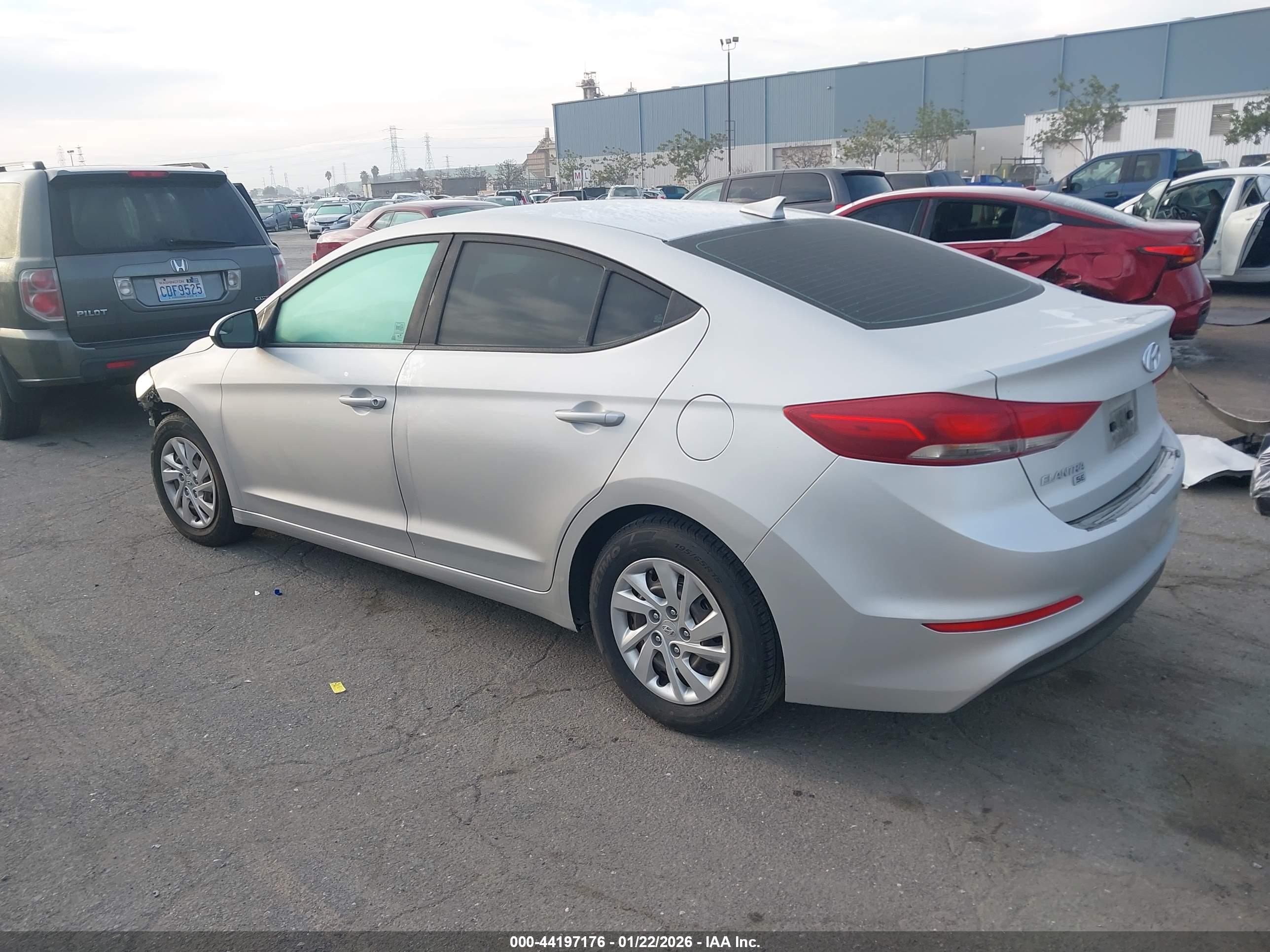 HYUNDAI ELANTRA image 3